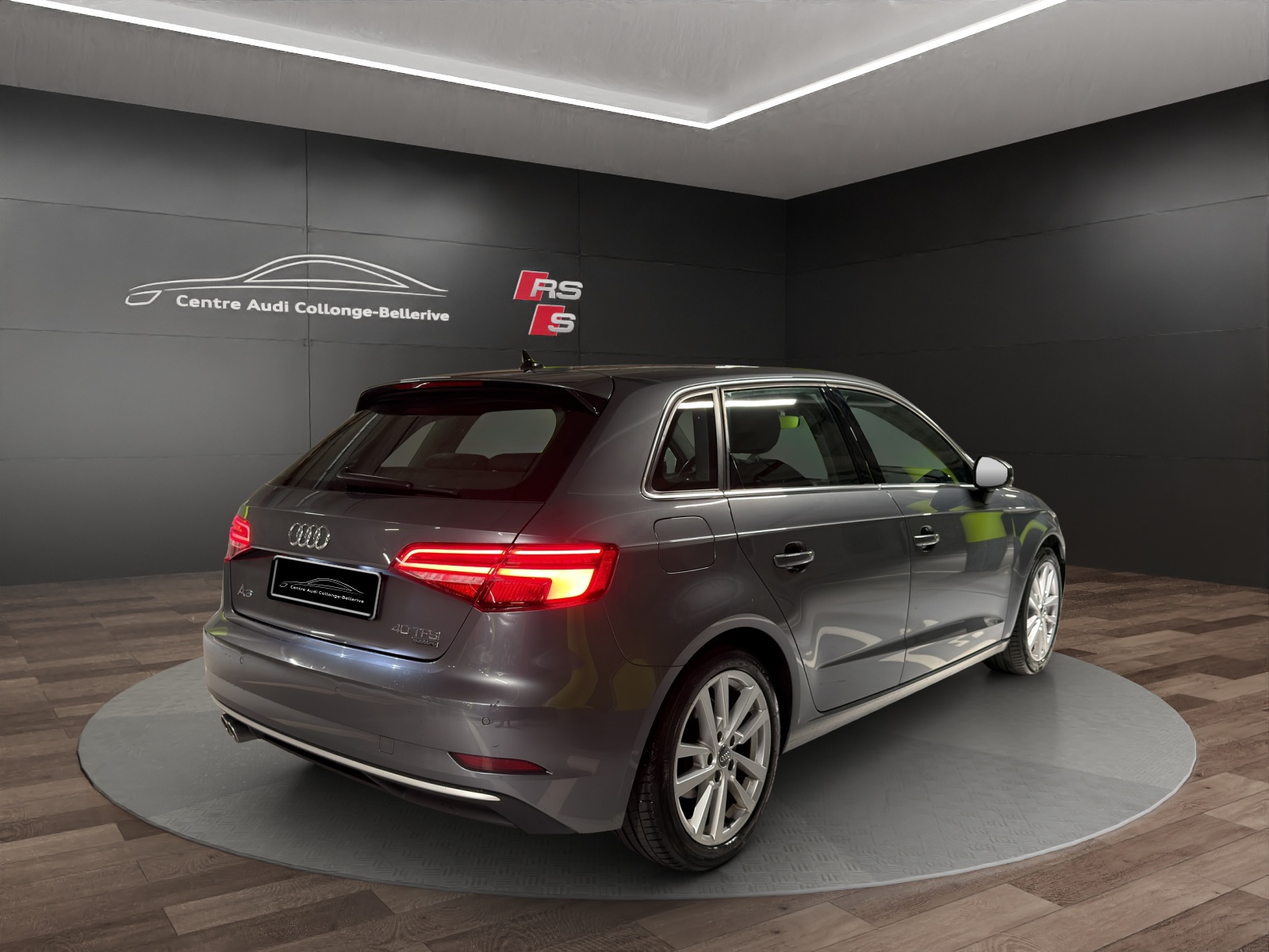 AUDI A3 Sportback 2.0 TFSI Sport quattro S-tronic-showroom-element-3