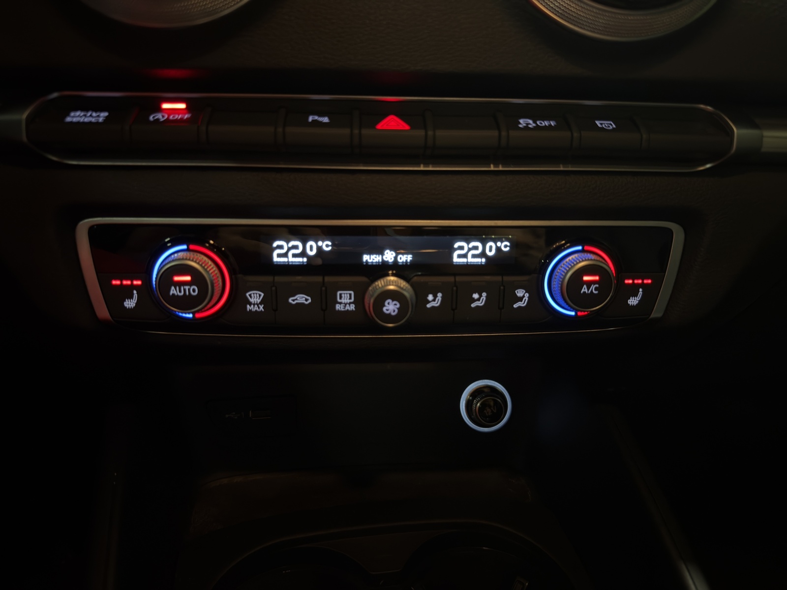 AUDI A3 Sportback 2.0 TFSI Sport quattro S-tronic-image-15