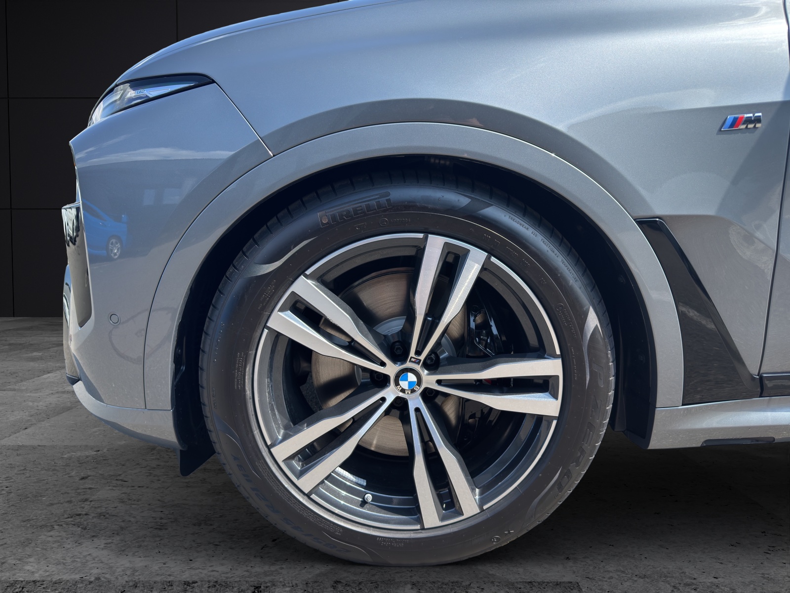 BMW X7 xDrive 48V 40d M Sport Pro Steptronic-showroom-element-3