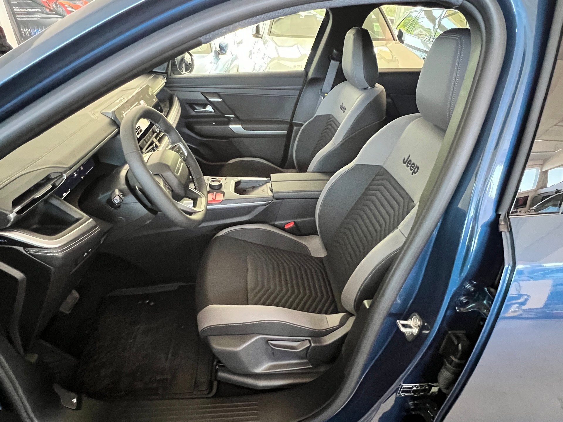 JEEP Compass 1.2 T e-Hybrid First Edition-image-15