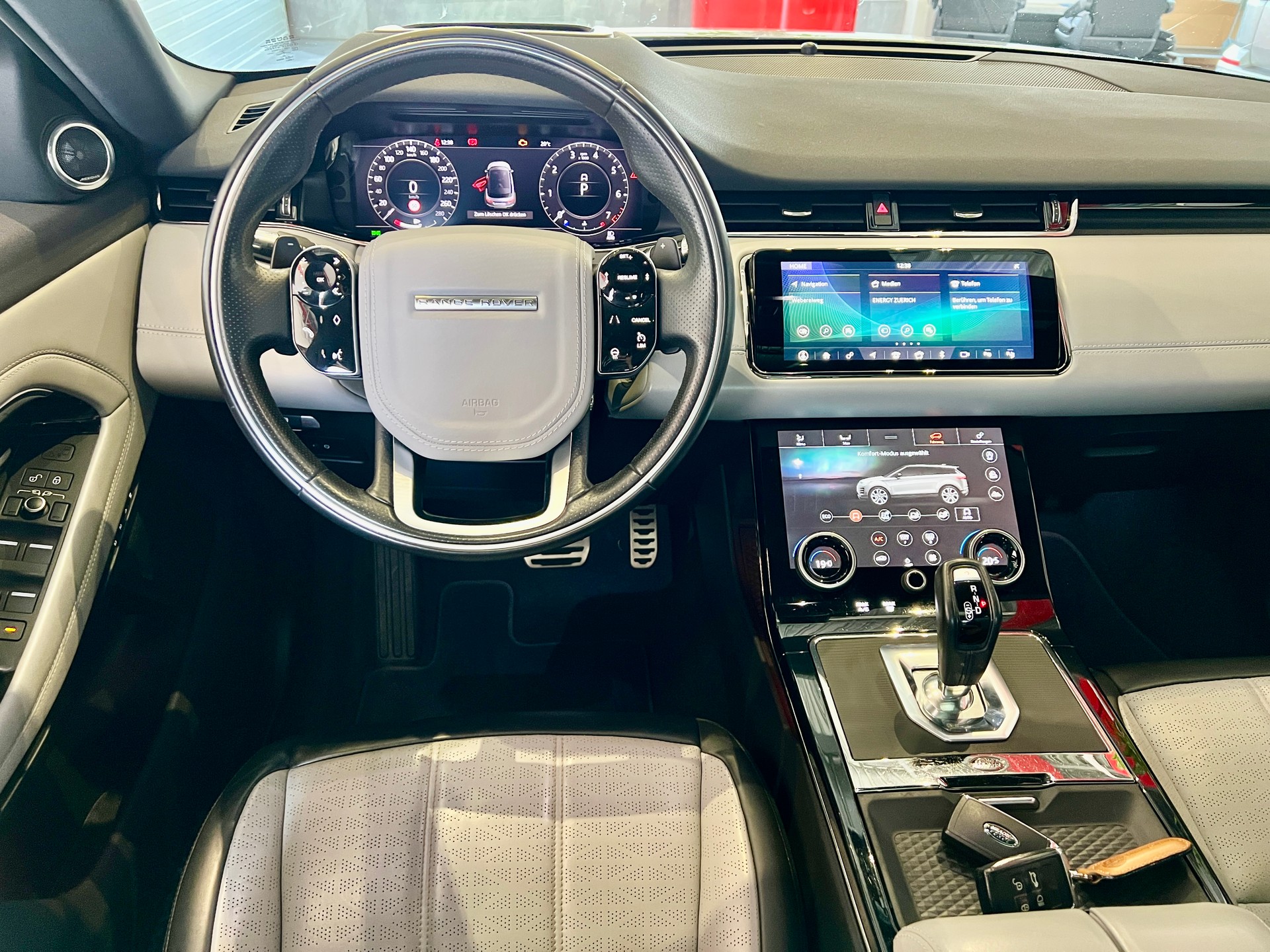 LAND ROVER Range Rover Evoque R-Dynamic P 300 HSE AT9-image-9