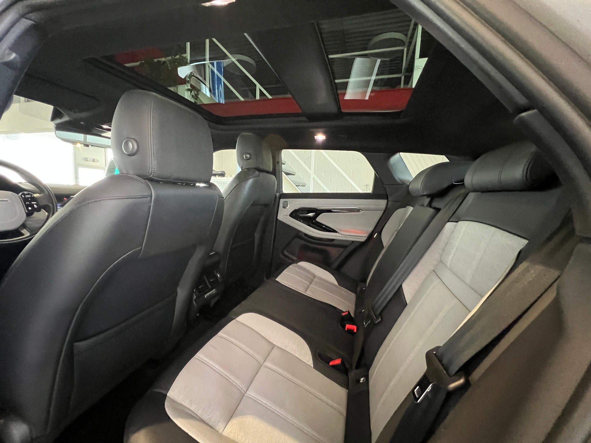 LAND ROVER Range Rover Evoque R-Dynamic P 300 HSE AT9-image-7