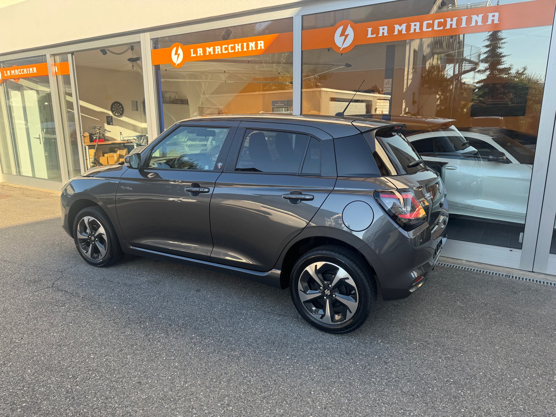 SUZUKI Swift 1.2 Piz Sulai Hybrid Top 4x4-showroom-element-2