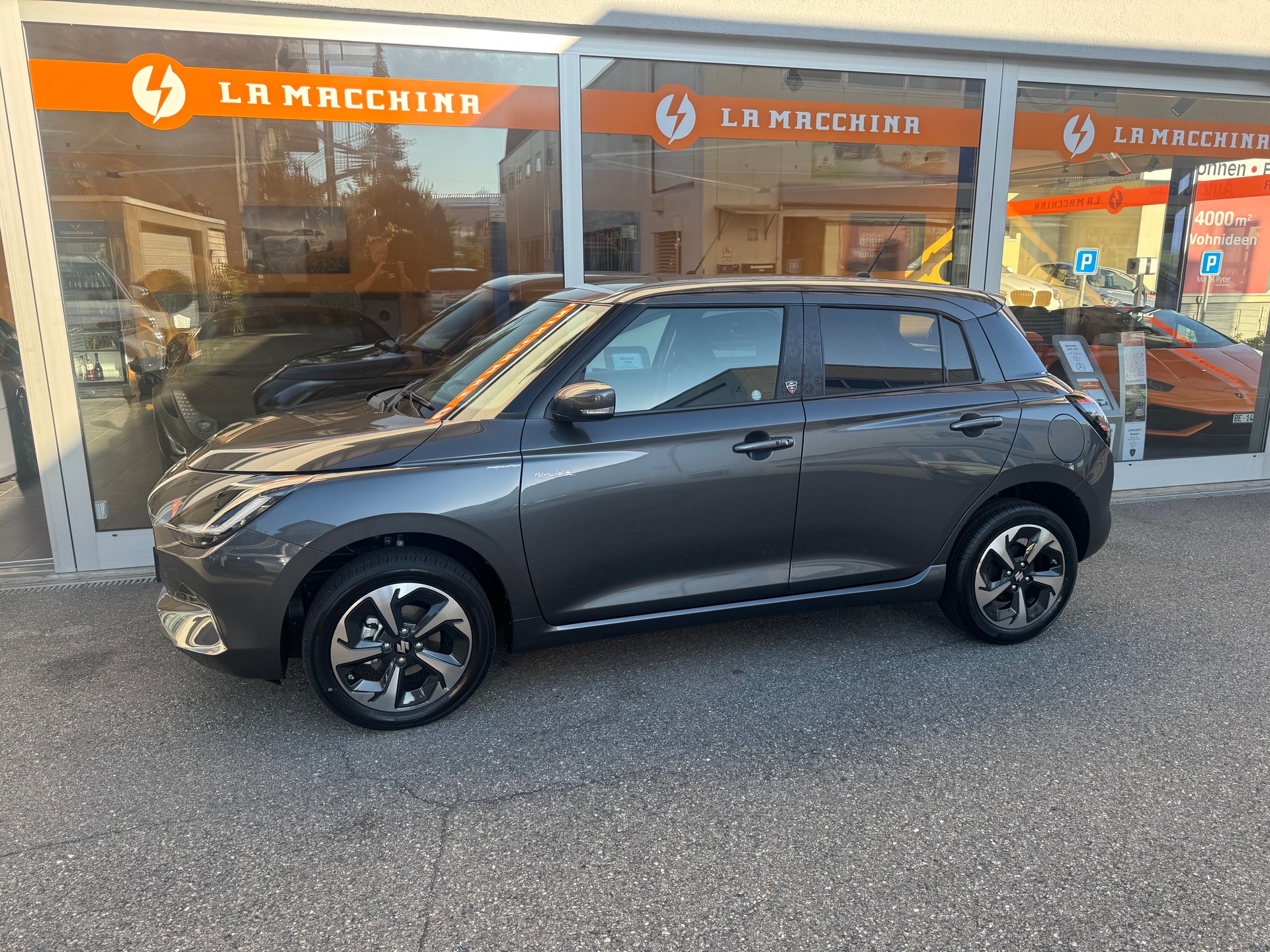 SUZUKI Swift 1.2 Piz Sulai Hybrid Top 4x4-showroom-element-1