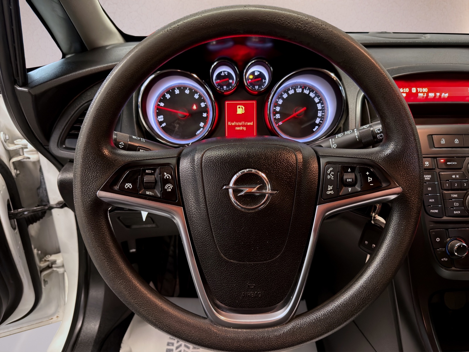 OPEL Astra SportsTourer 1.4i 16V Turbo Active Edition-image-6