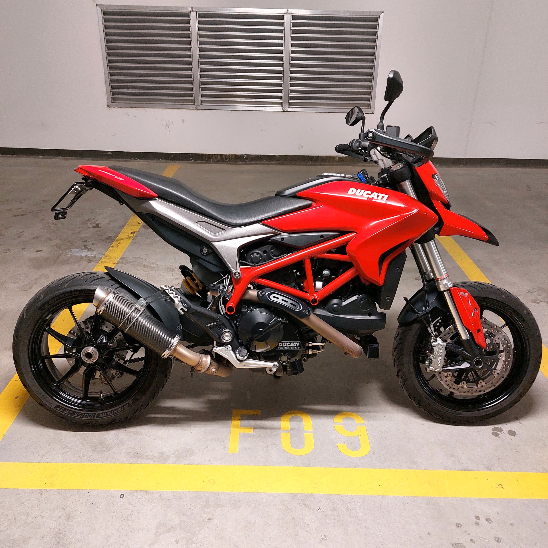 DUCATI Hypermotard 939-image-2