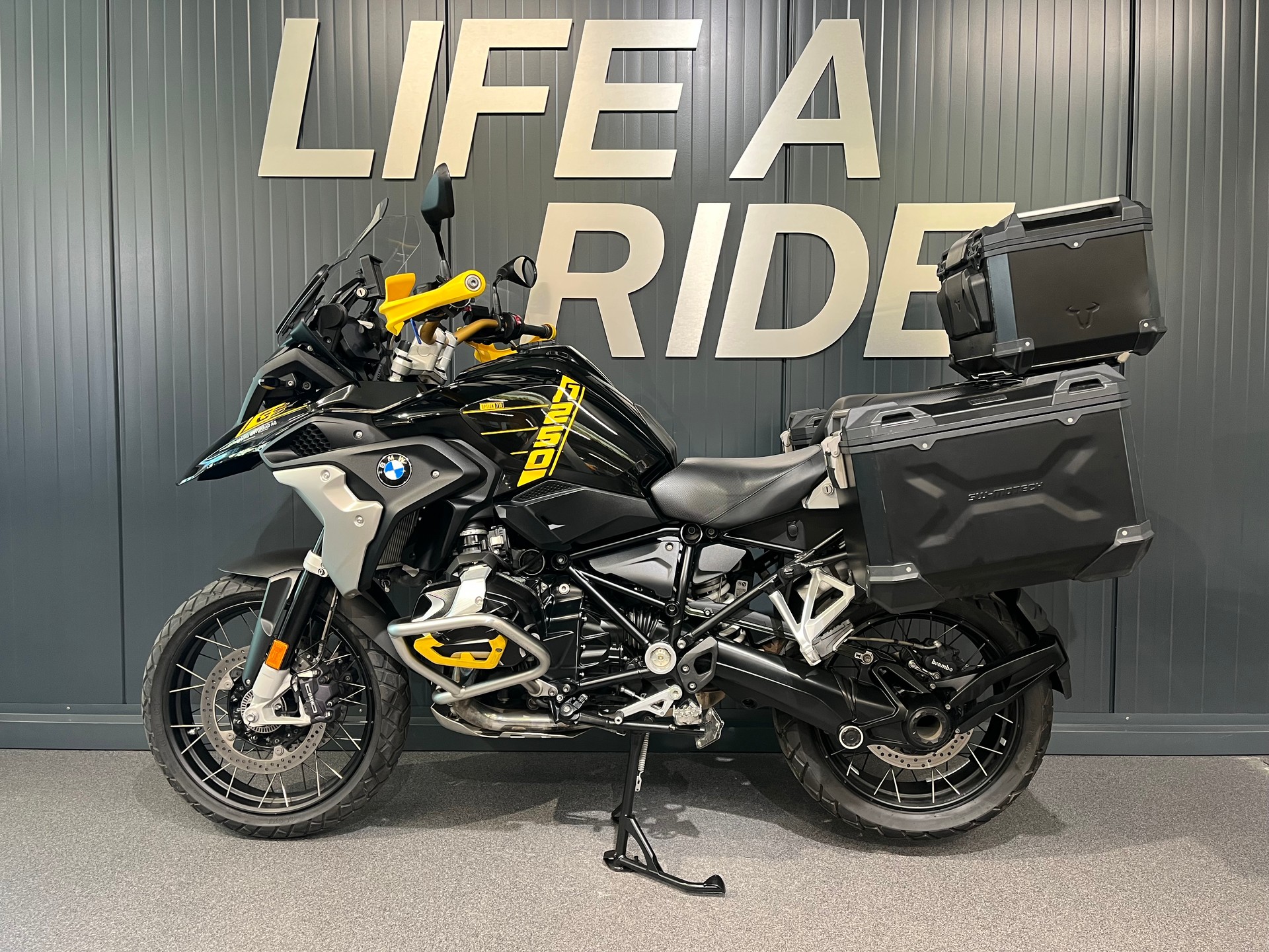 BMW R 1250 GS-image-2