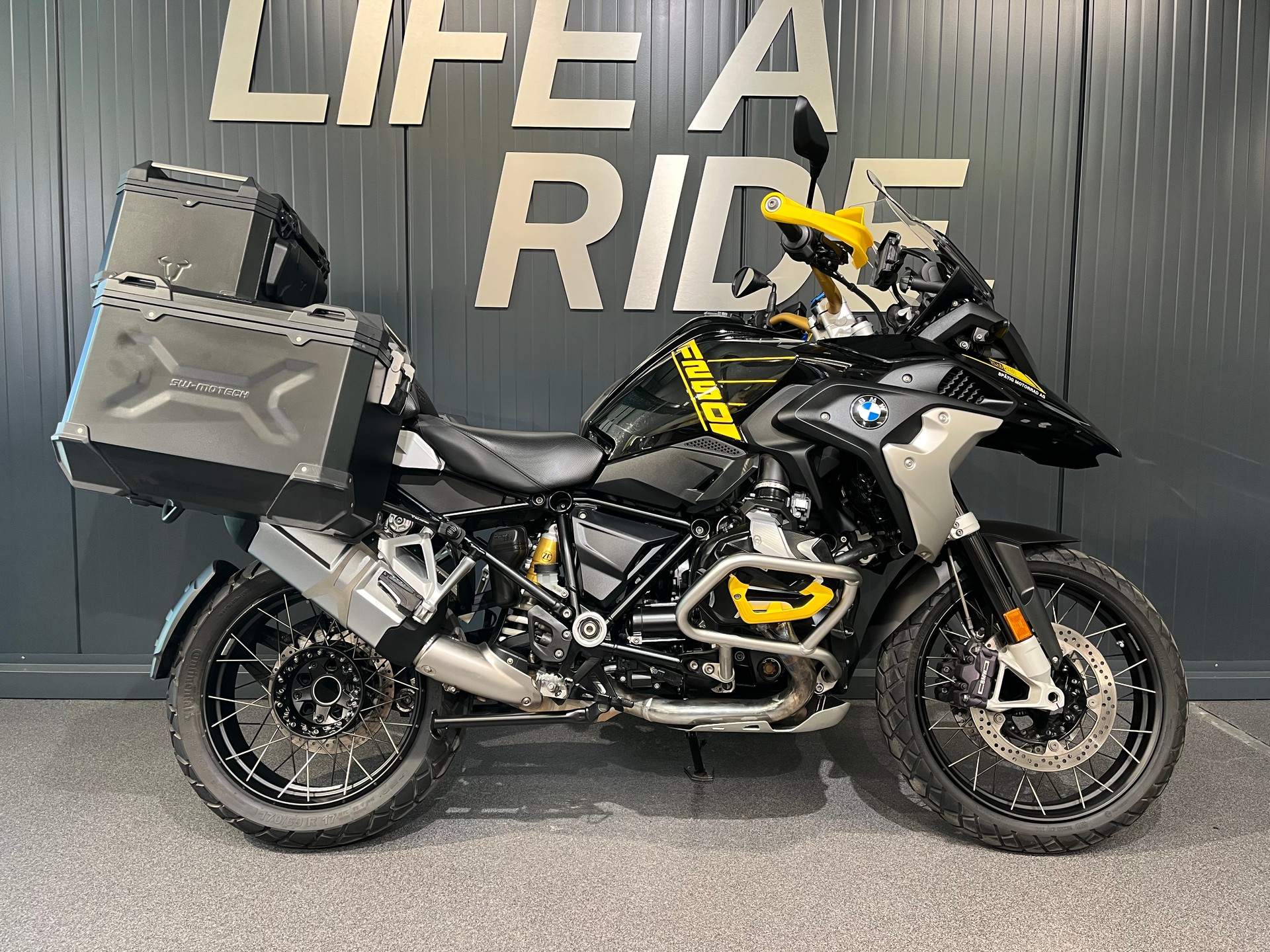 BMW R 1250 GS-image-0