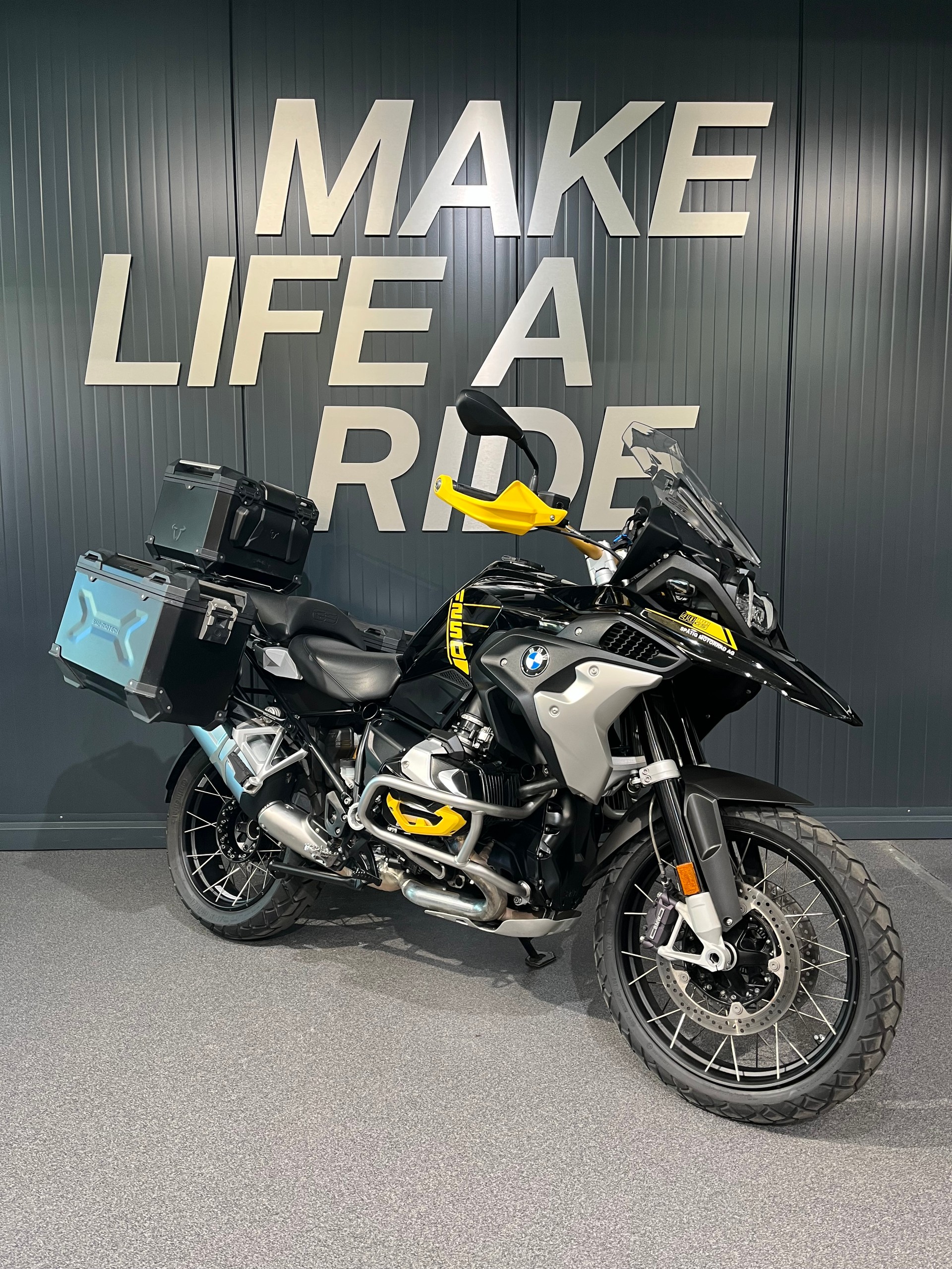 BMW R 1250 GS-image-1