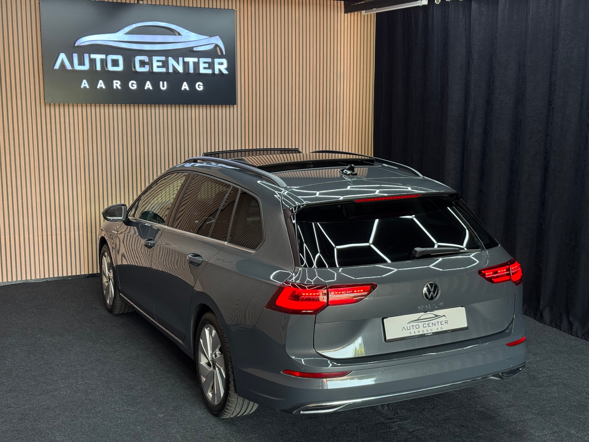 VW Golf VIII Variant 2.0 TDI Style DSG *ab CHF 179.-/ Monat*-showroom-element-3