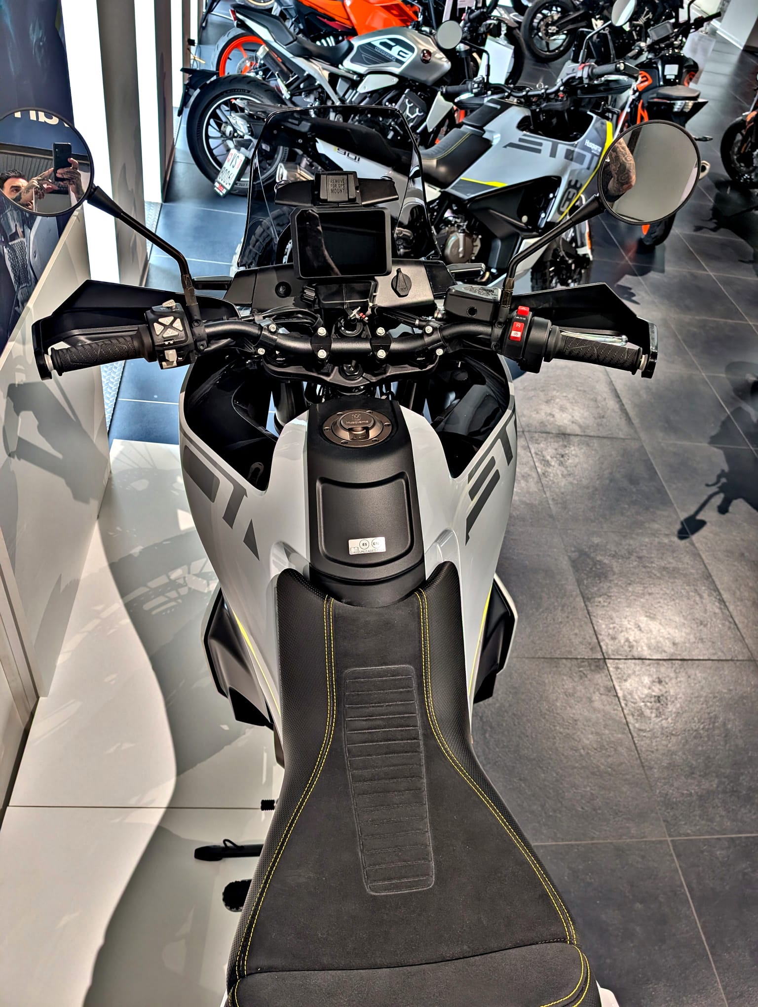 HUSQVARNA Norden 901-image-7