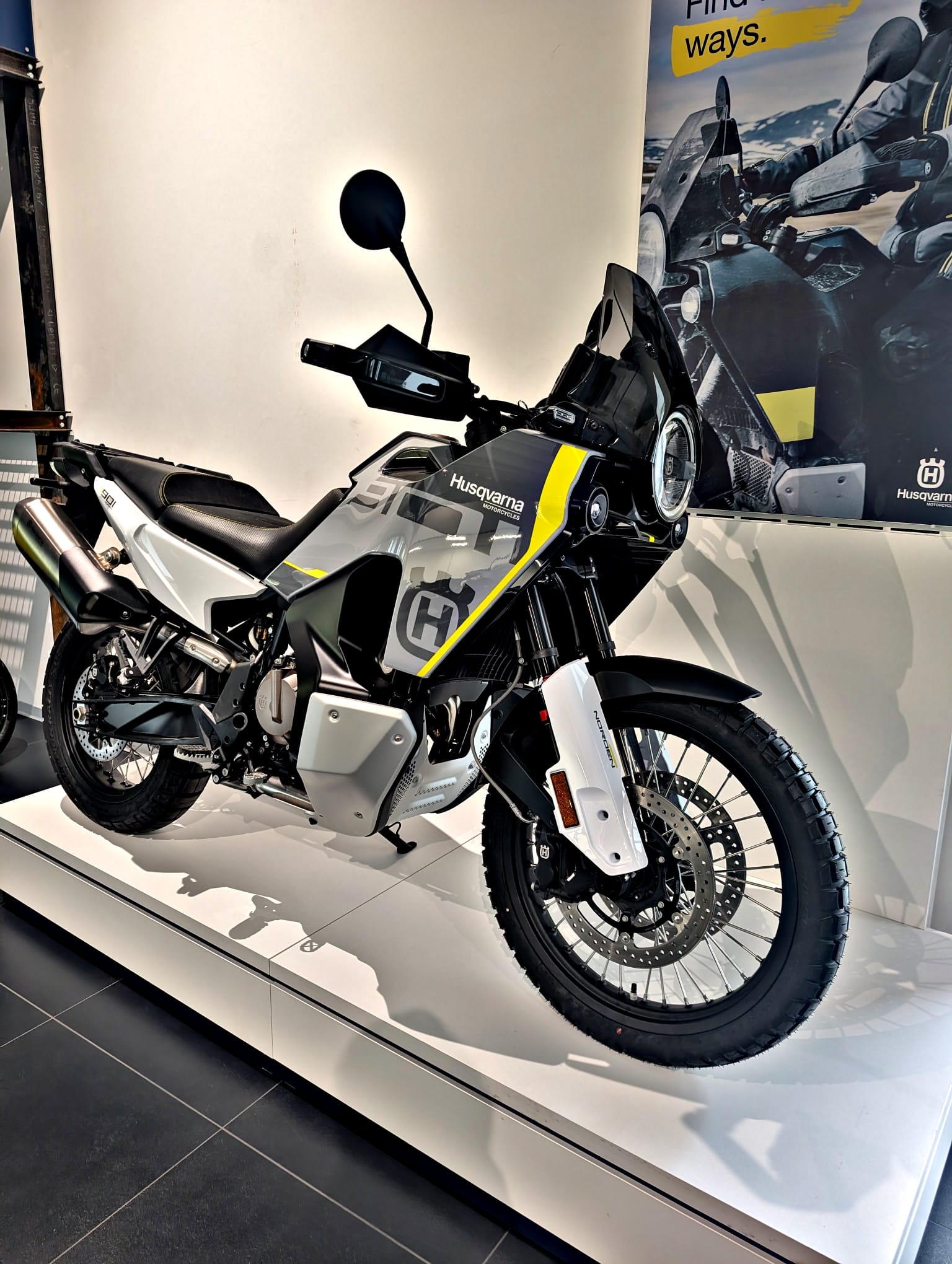HUSQVARNA Norden 901-image-1