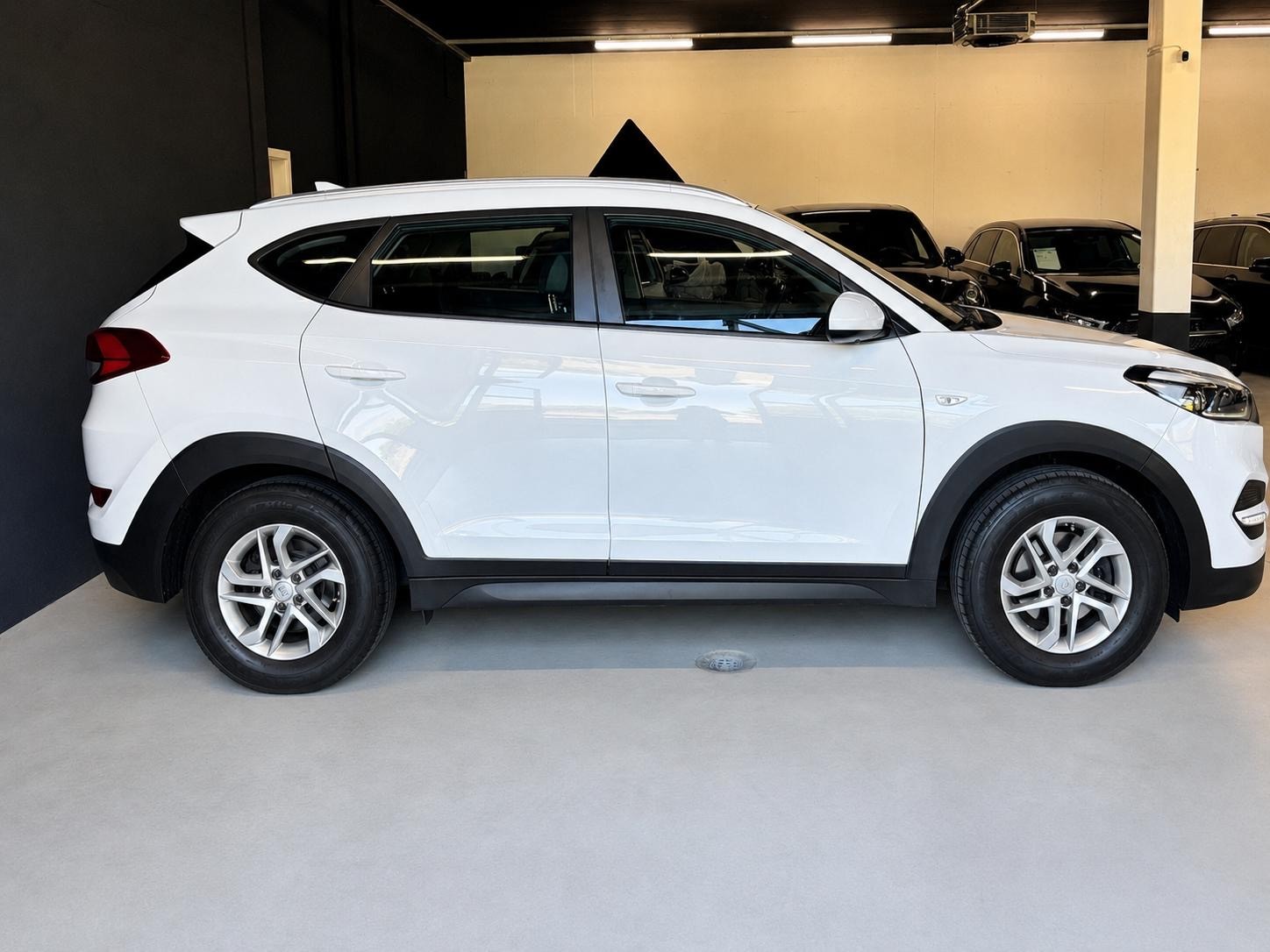 HYUNDAI Tucson 1.7 CRDI Plena 2WD DCT7-image-8