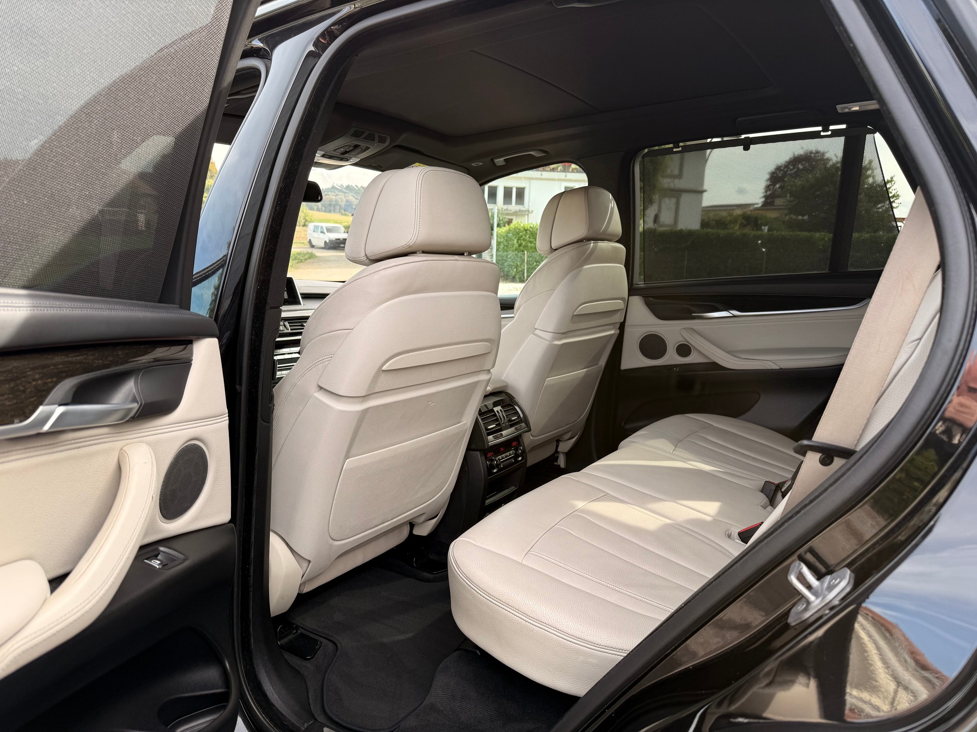 BMW X5 xDrive M50d Steptronic-image-19