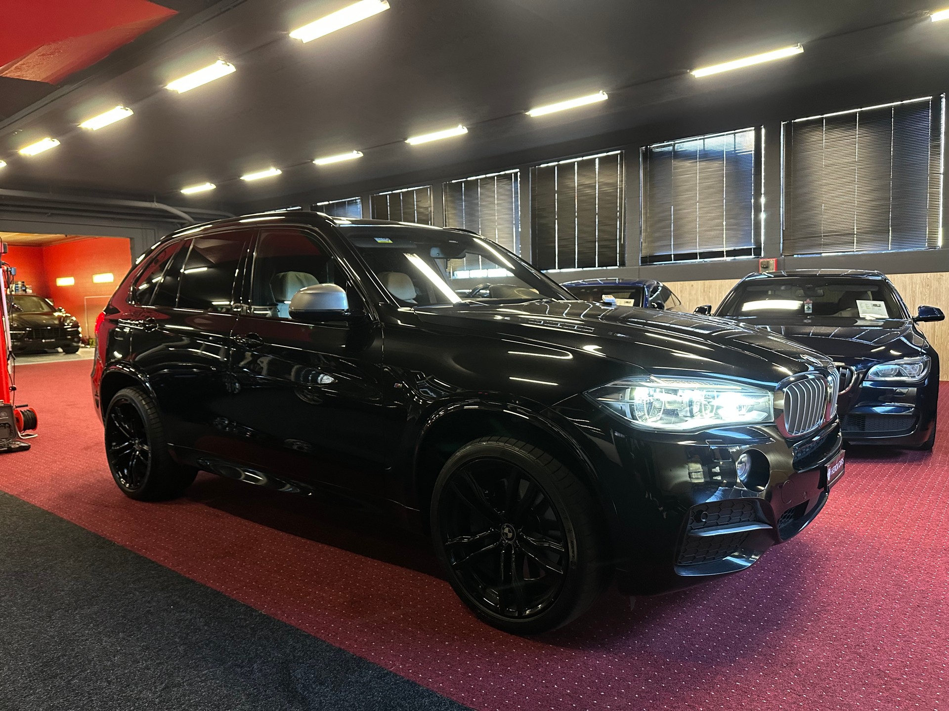 BMW X5 xDrive M50d Steptronic-showroom-element-3