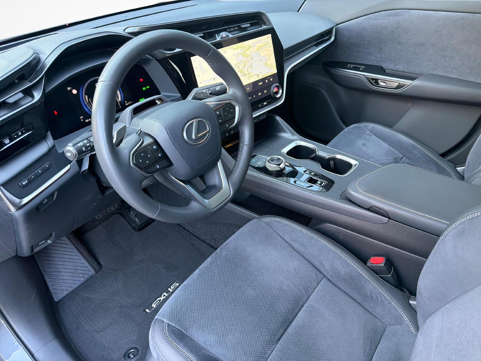 LEXUS RZ 450e Excellence-image-11