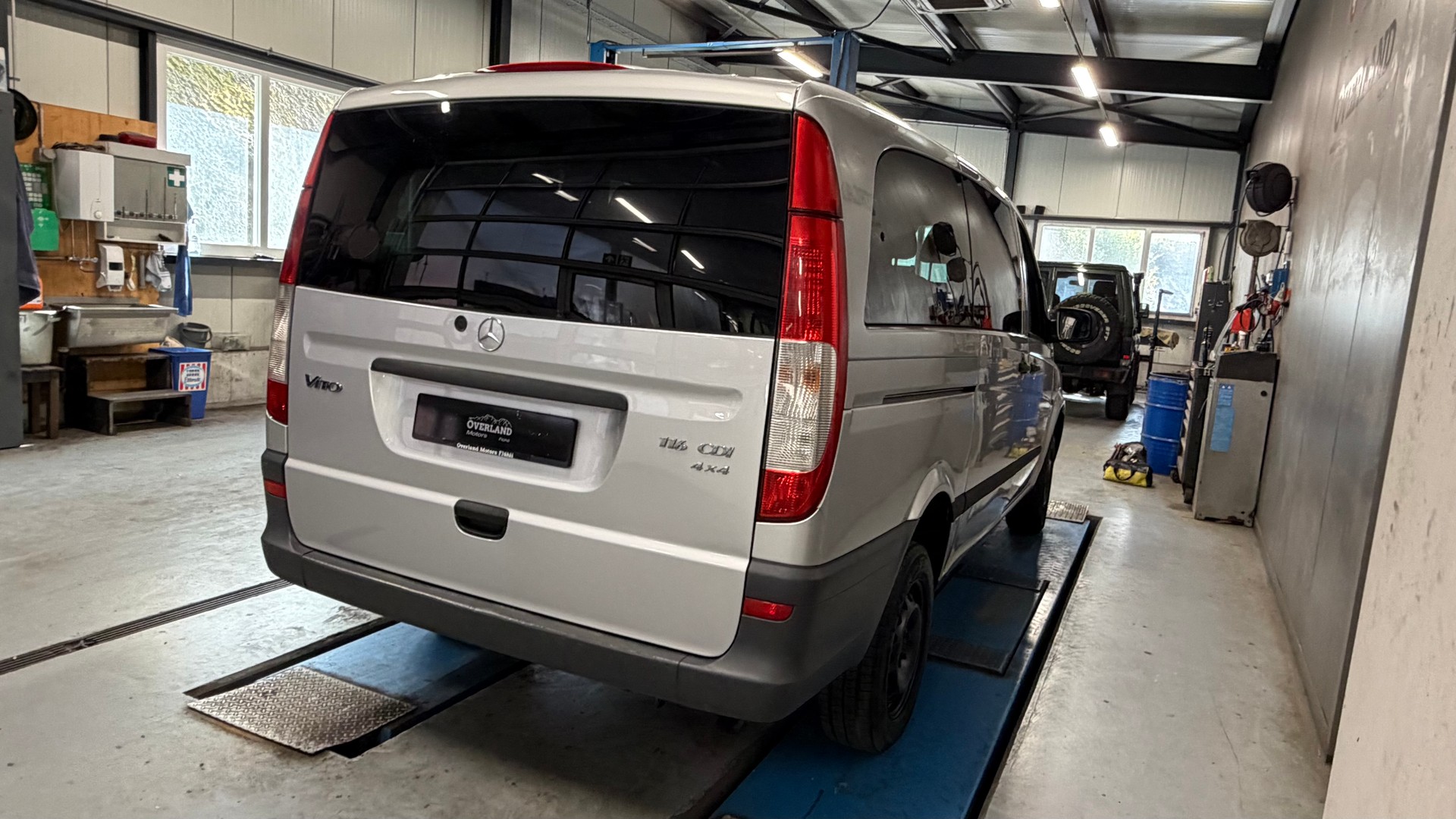 MERCEDES-BENZ Vito 116 CDI Blue Efficiency 4Matic A-image-4