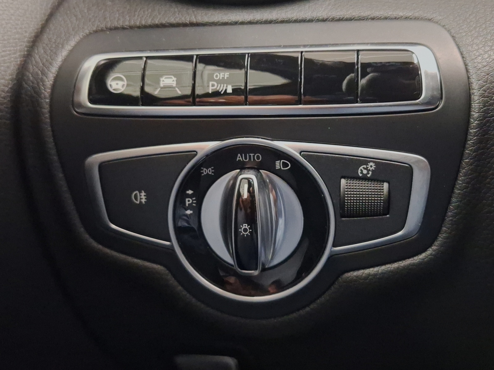 MERCEDES-BENZ C 300 AMG Line-image-9