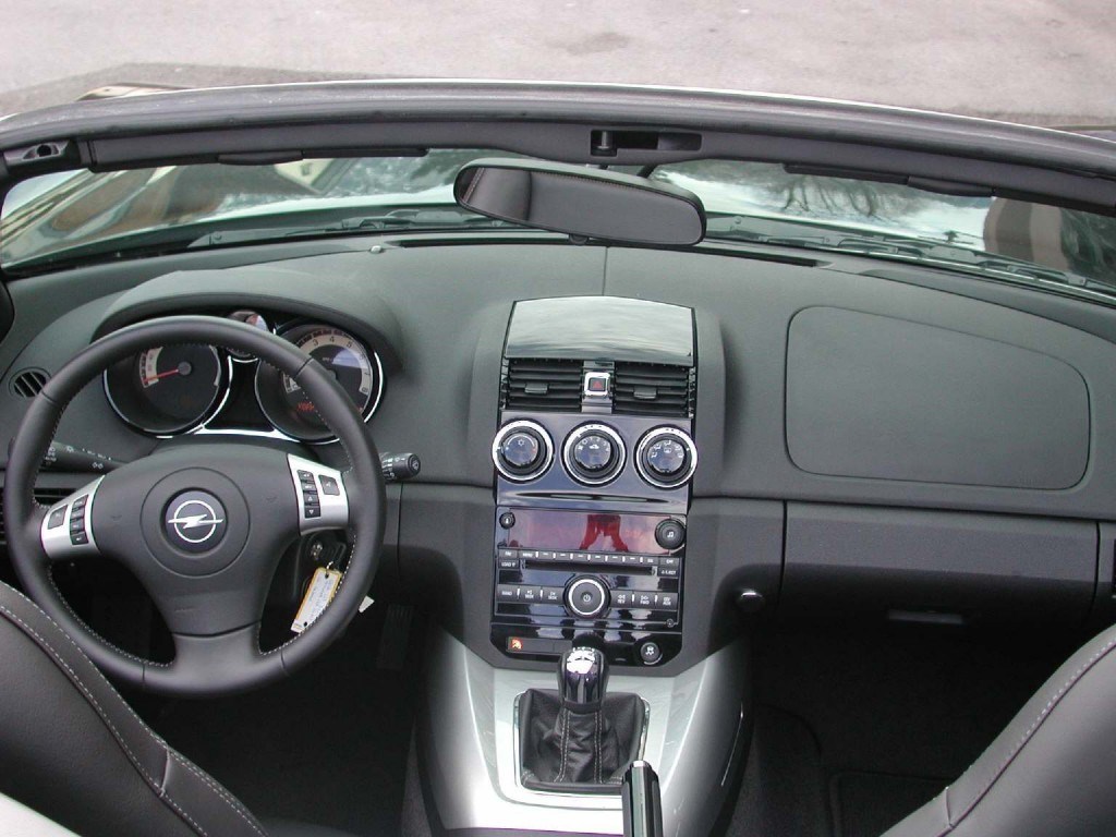 OPEL GT 2.0 Turbo-image-1