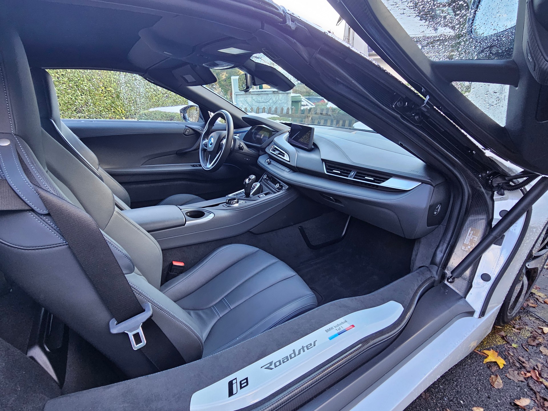 BMW i8 Roadster-image-16