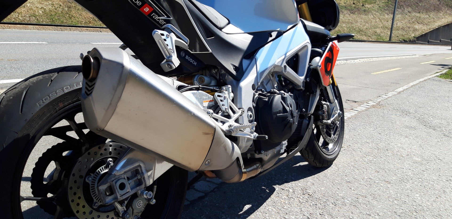 APRILIA Tuono V4 1100 Factory-image-5