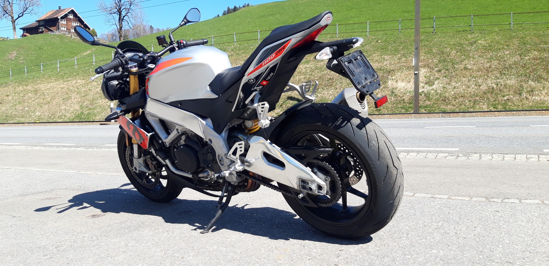 APRILIA Tuono V4 1100 Factory-image-2