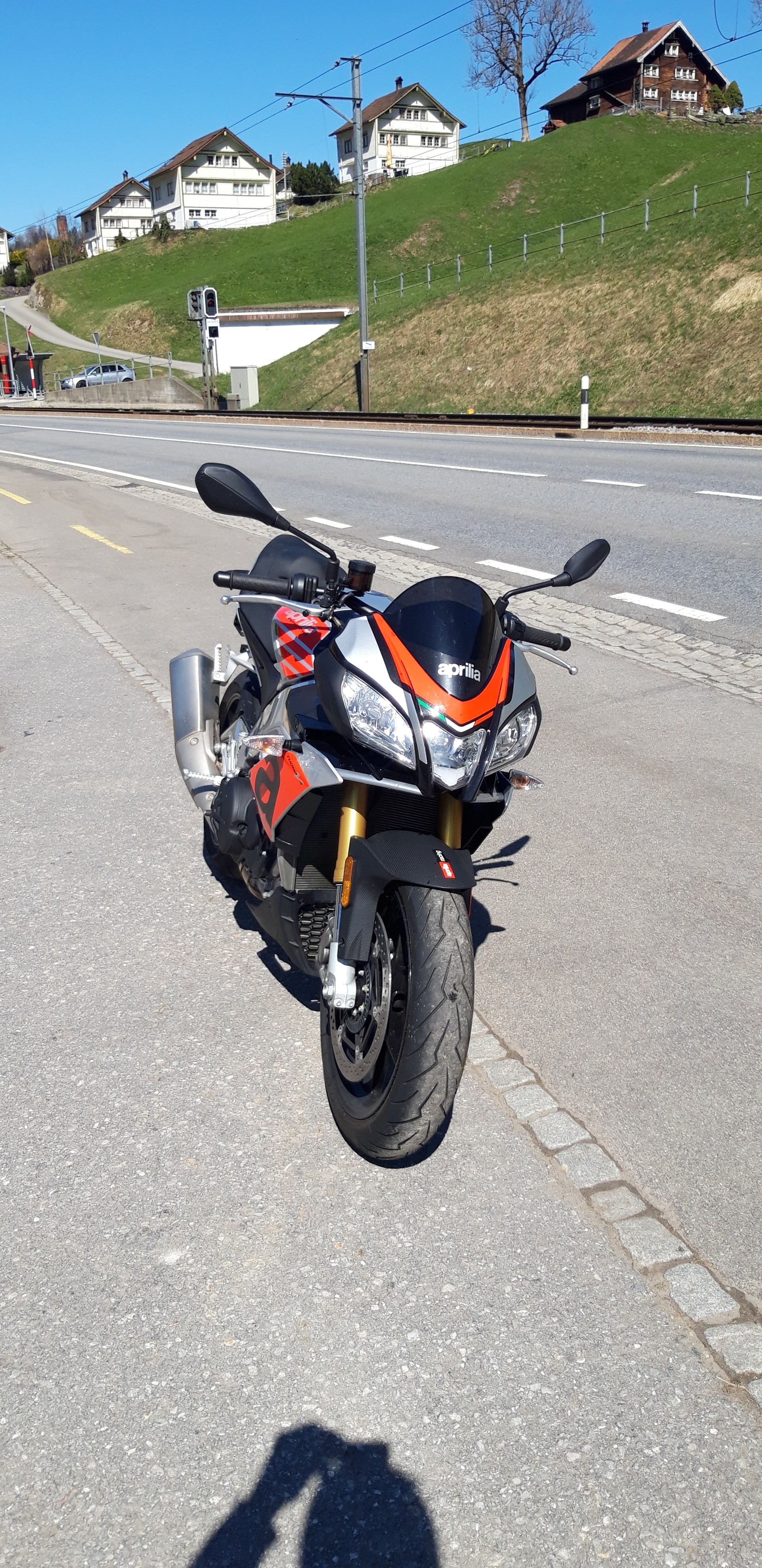 APRILIA Tuono V4 1100 Factory-image-4