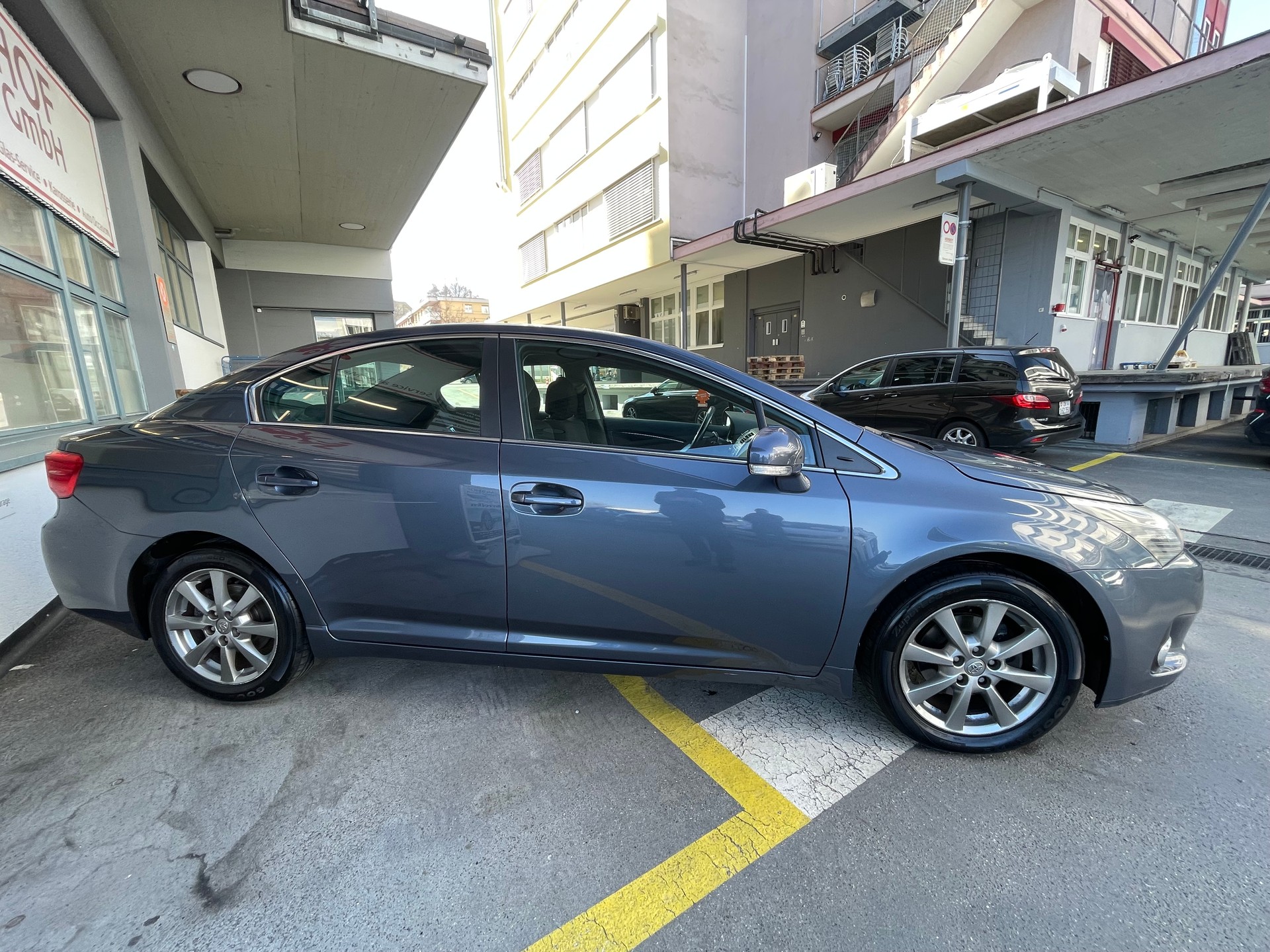 TOYOTA AVENSIS-image-3