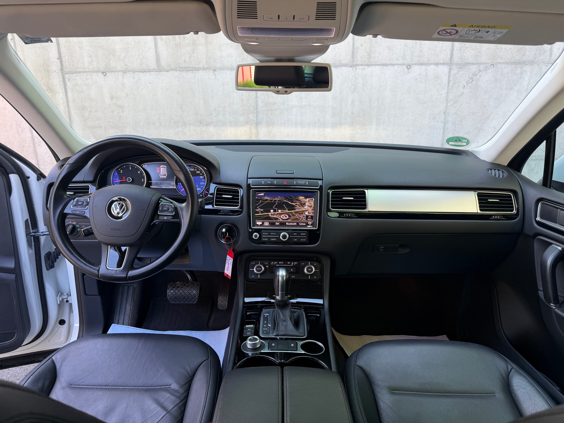 VW Touareg 3.0 TDI BlueMotion Technology Tiptronic-image-11