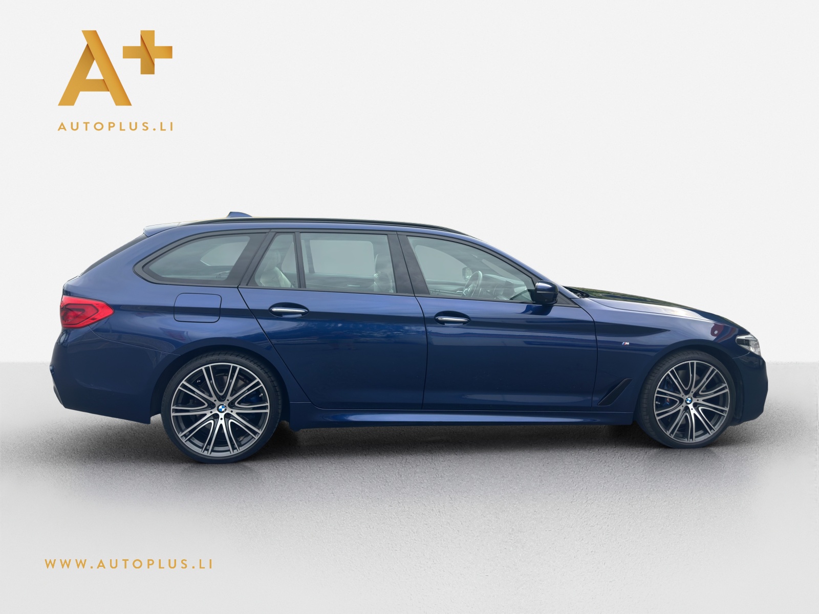 BMW 540i xDrive Touring Steptronic-image-6