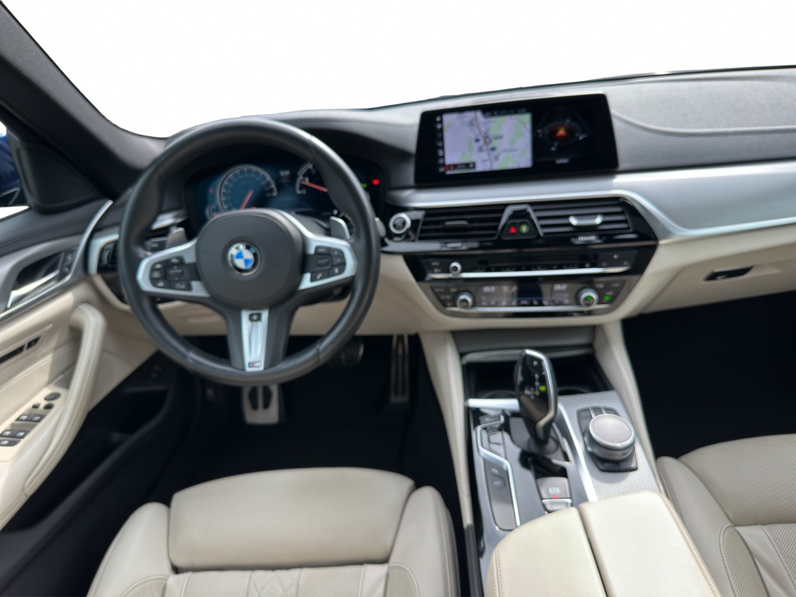 BMW 540i xDrive Touring Steptronic-image-12