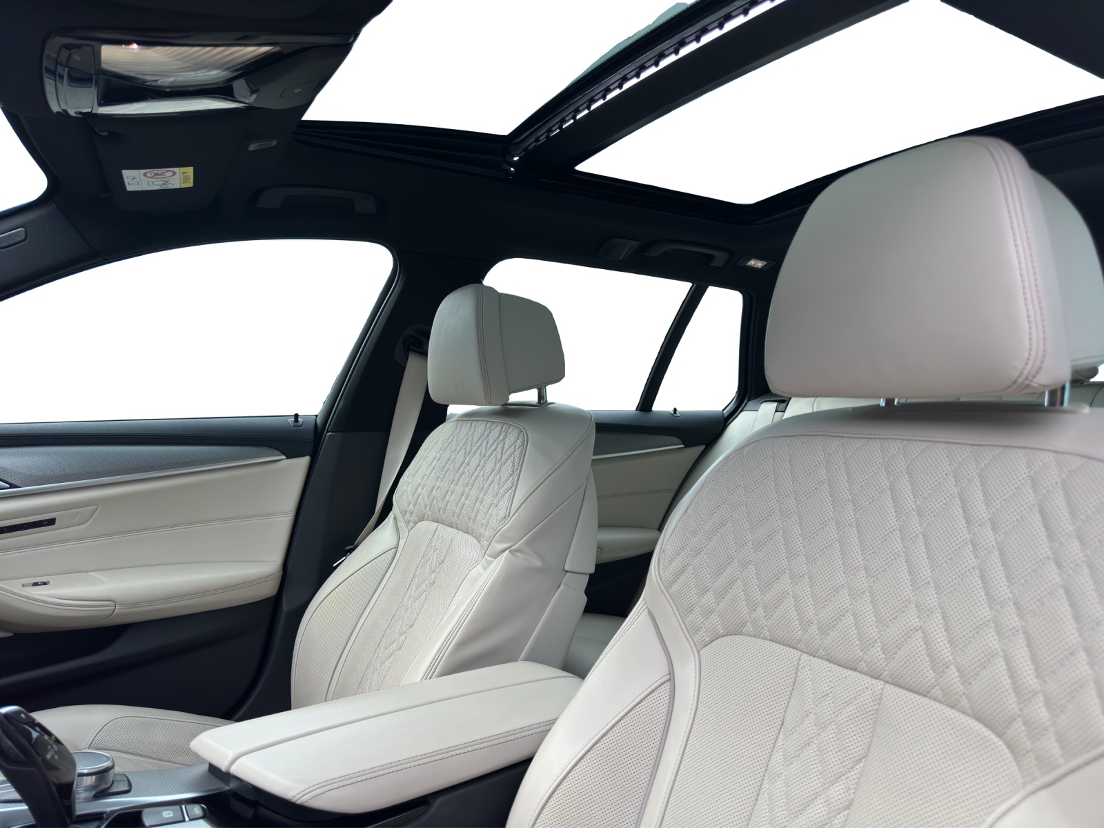 BMW 540i xDrive Touring Steptronic-image-13