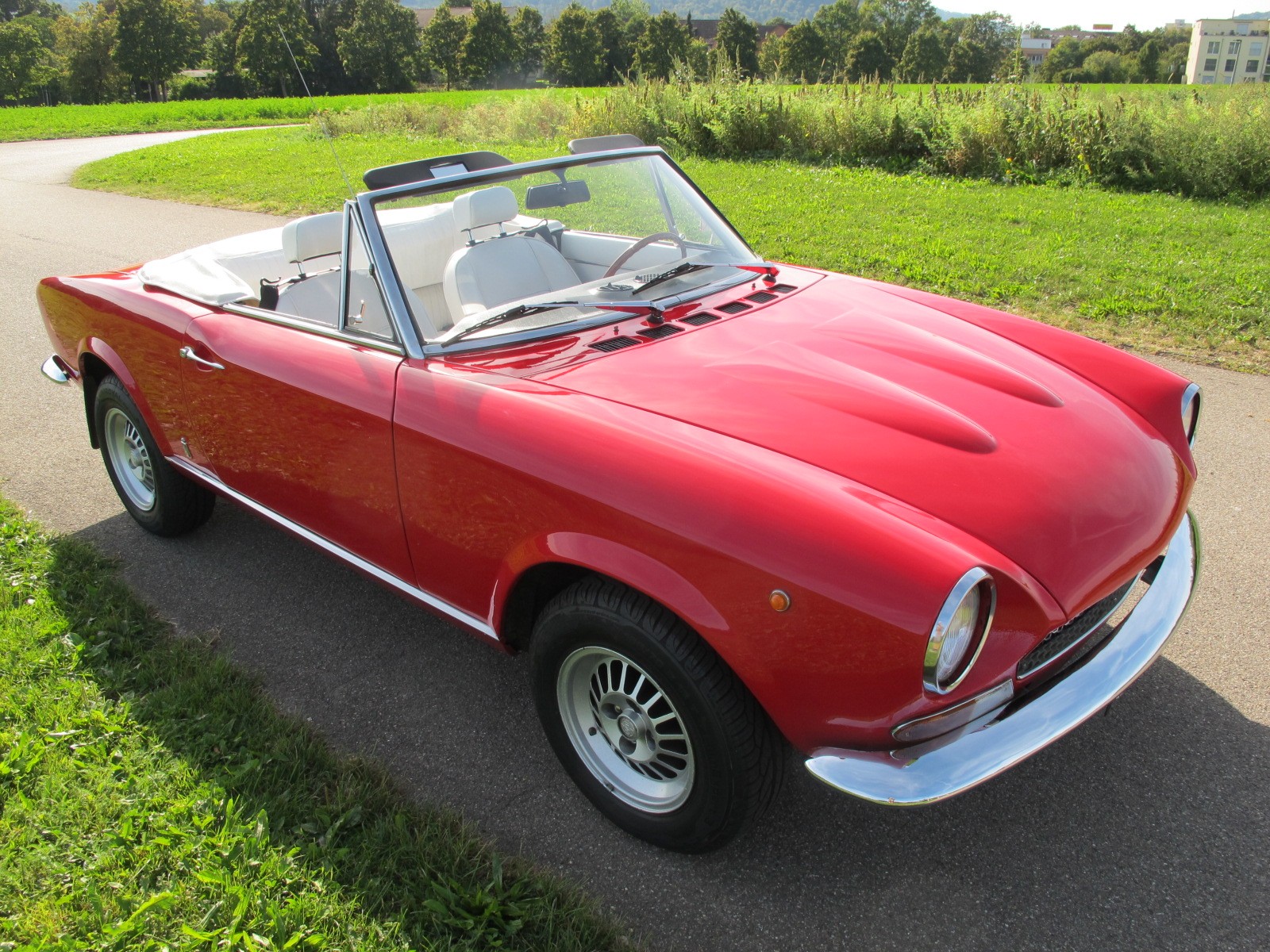 FIAT 124 Sport Spider-image-1