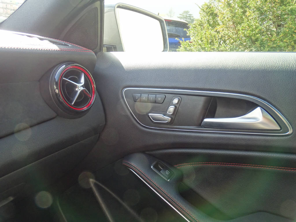 MERCEDES-BENZ Classe GLA 45 AMG 4Matic-image-13