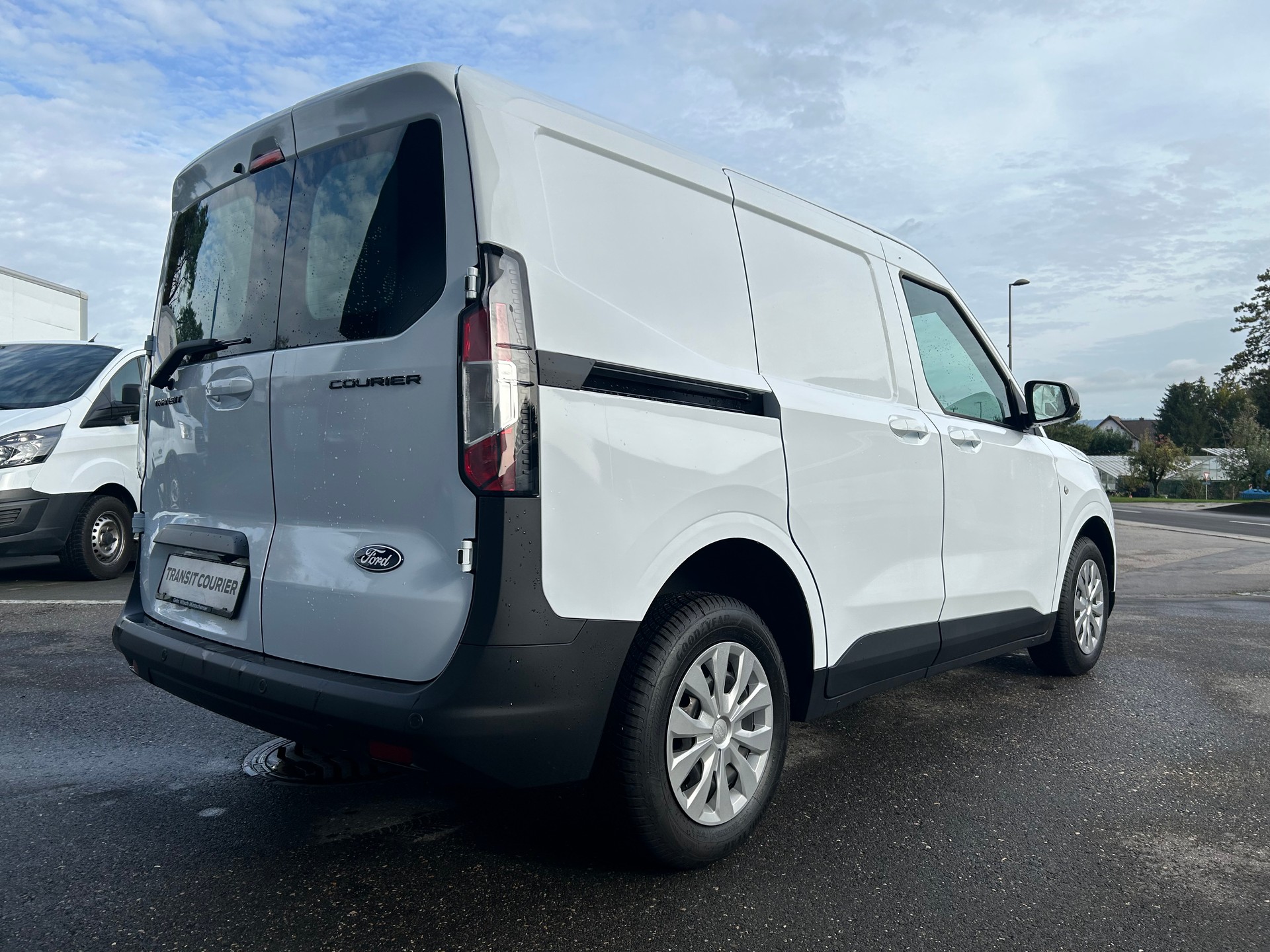 FORD Transit Courier Van 1.0 EcoBoost Trend-showroom-element-3