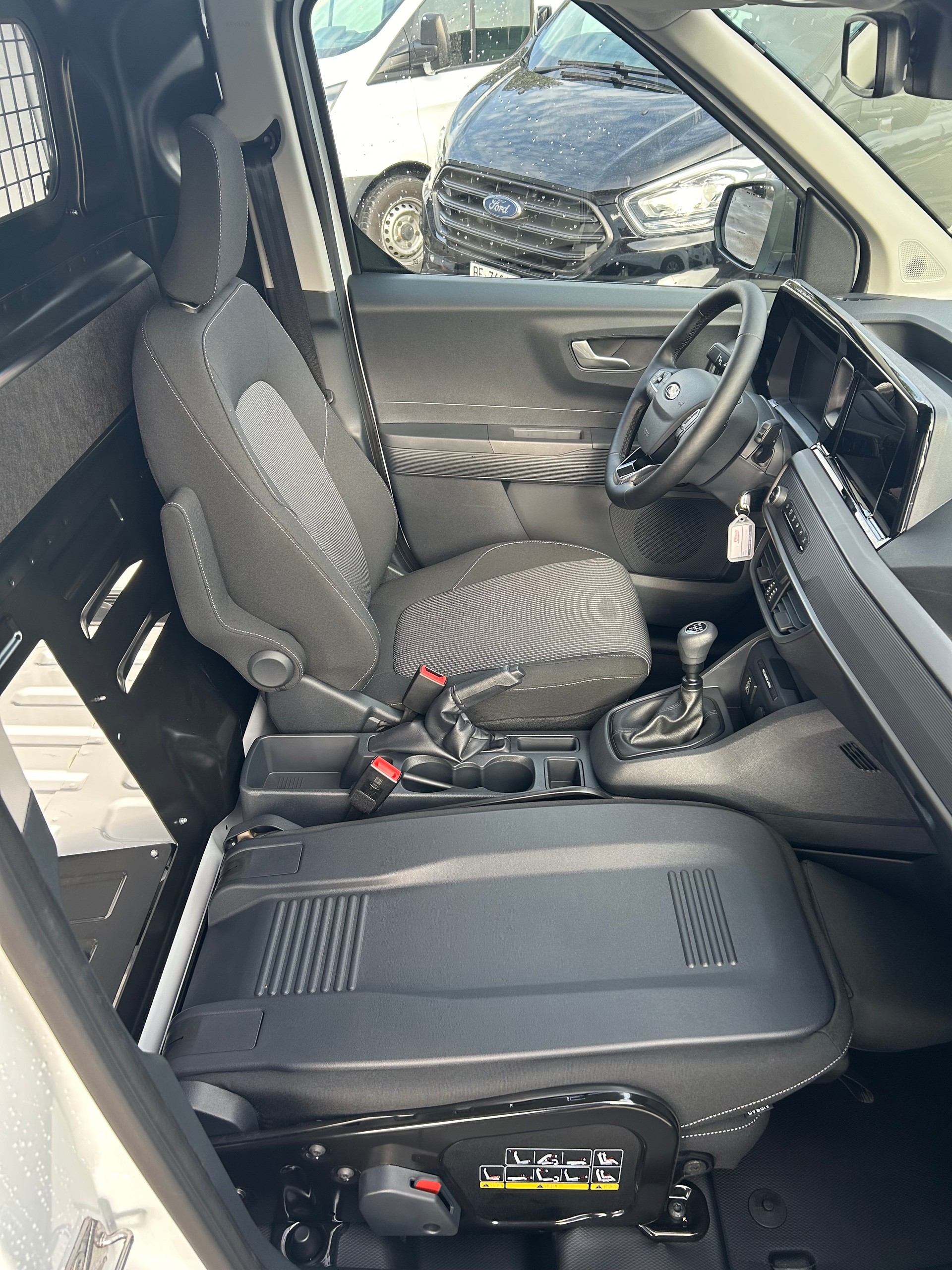 FORD Transit Courier Van 1.0 EcoBoost Trend-image-5