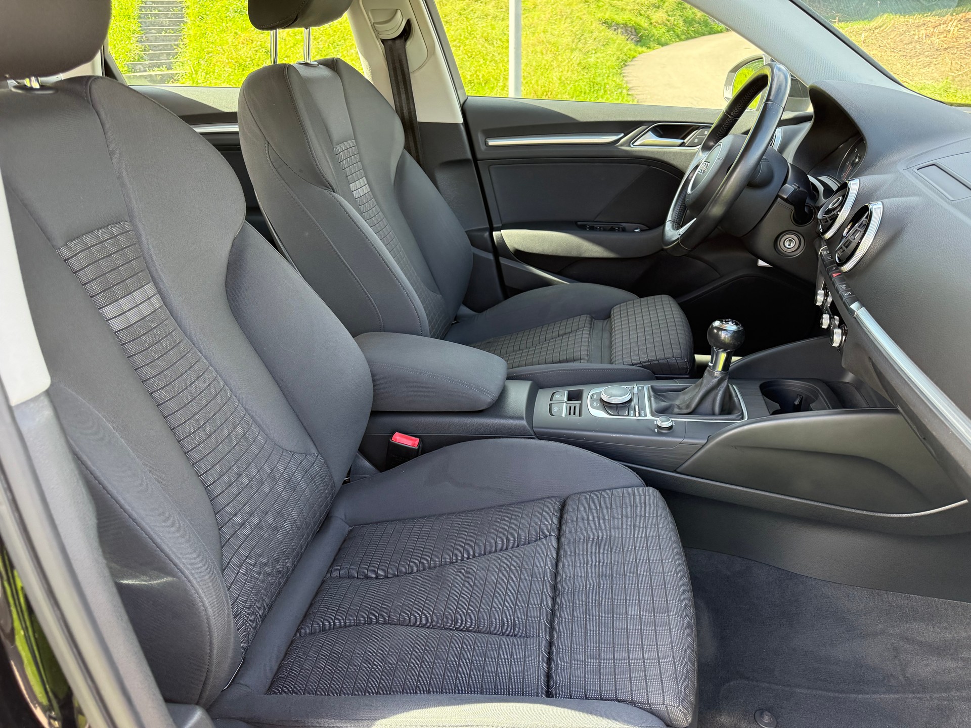 AUDI A3 Sportback 1.8 TFSI Ambition-image-5