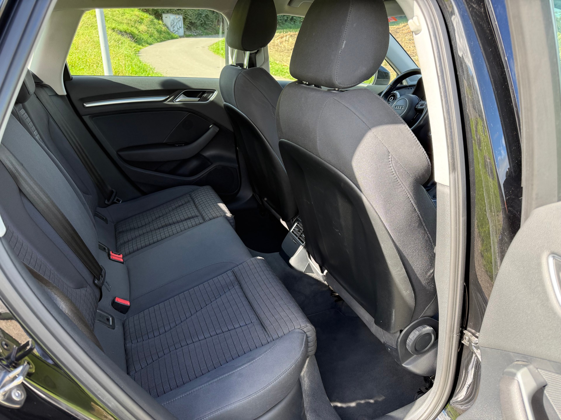 AUDI A3 Sportback 1.8 TFSI Ambition-image-6