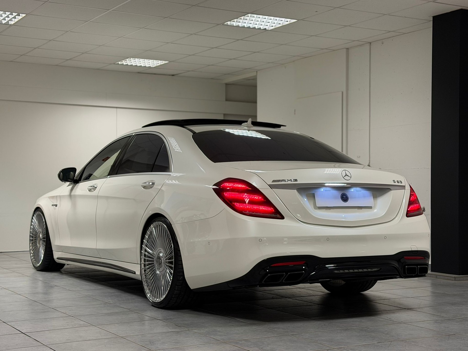MERCEDES-BENZ S 63 AMG L 4Matic+ 9G-Tronic-image-4