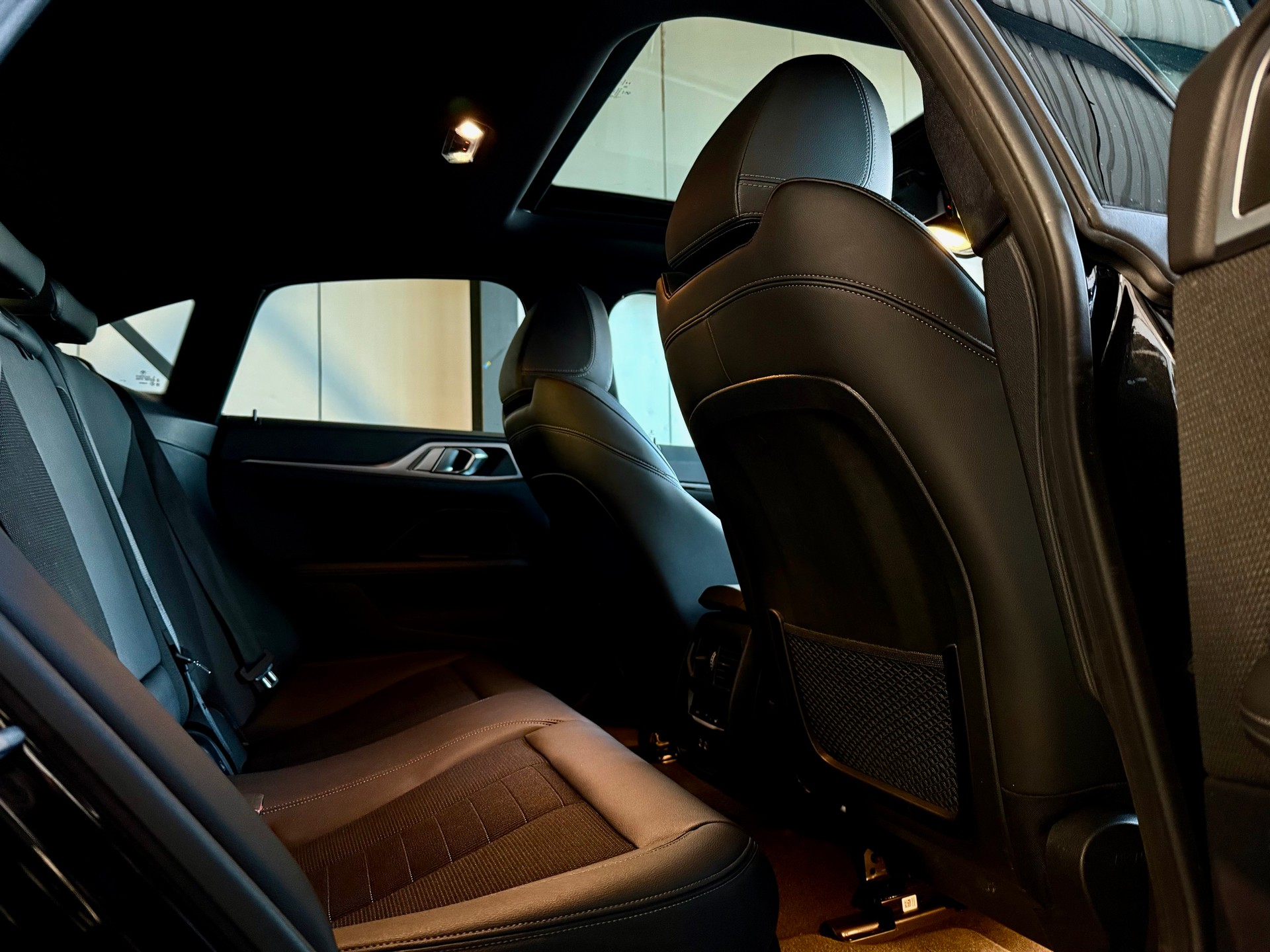 BMW i4 eDrive Sport 40-image-9