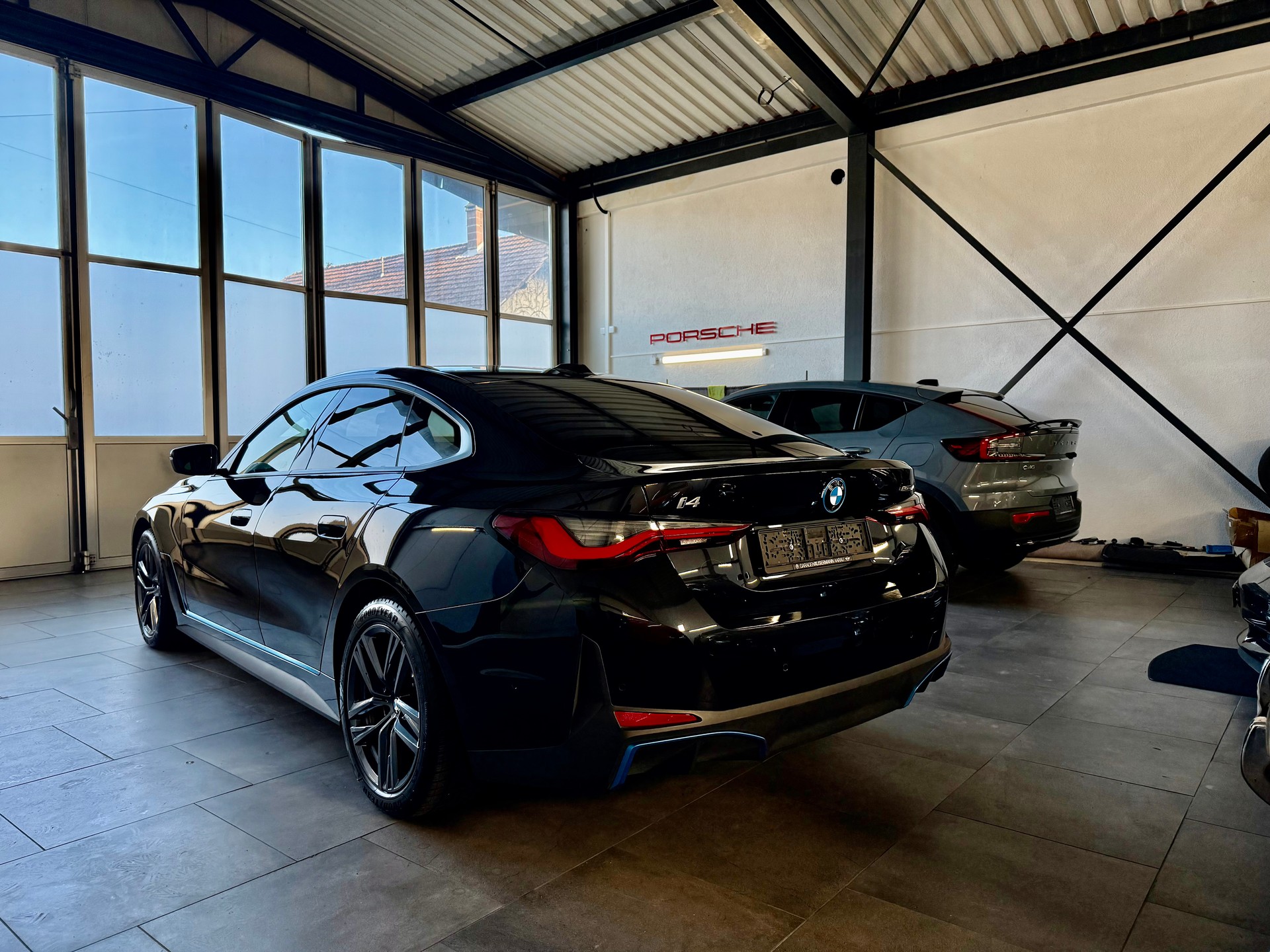 BMW i4 eDrive Sport 40-image-1