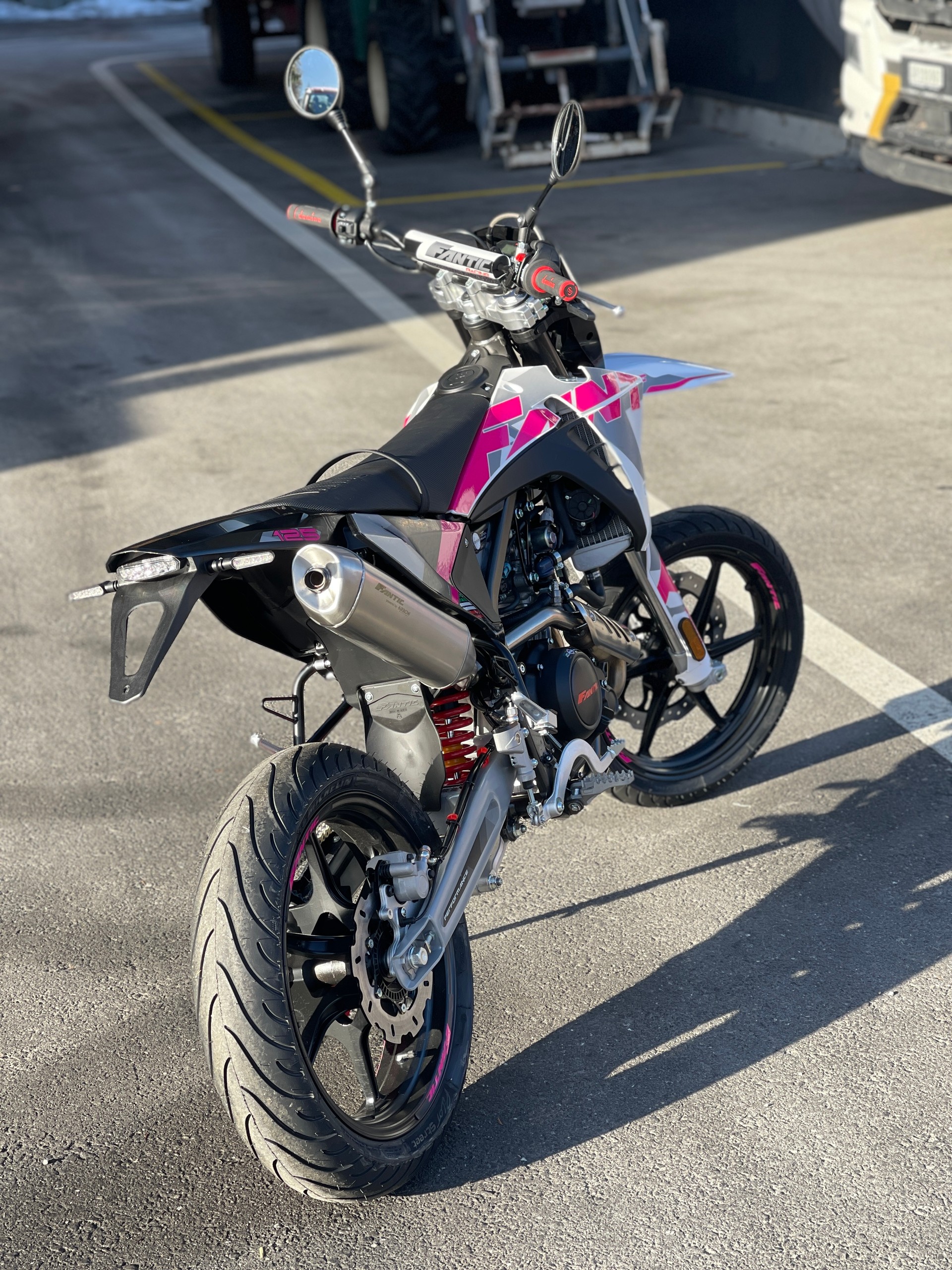 FANTIC XMF 125 Performance Pink Edition-image-3