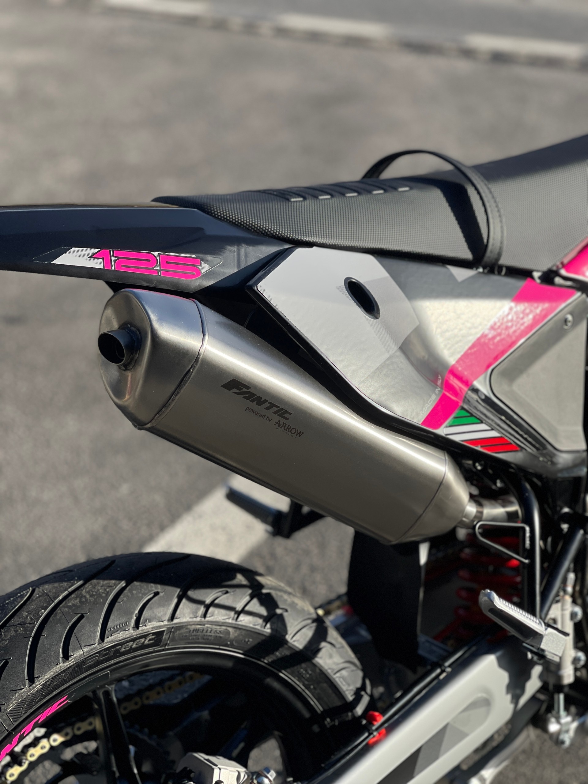 FANTIC XMF 125 Performance Pink Edition-image-4