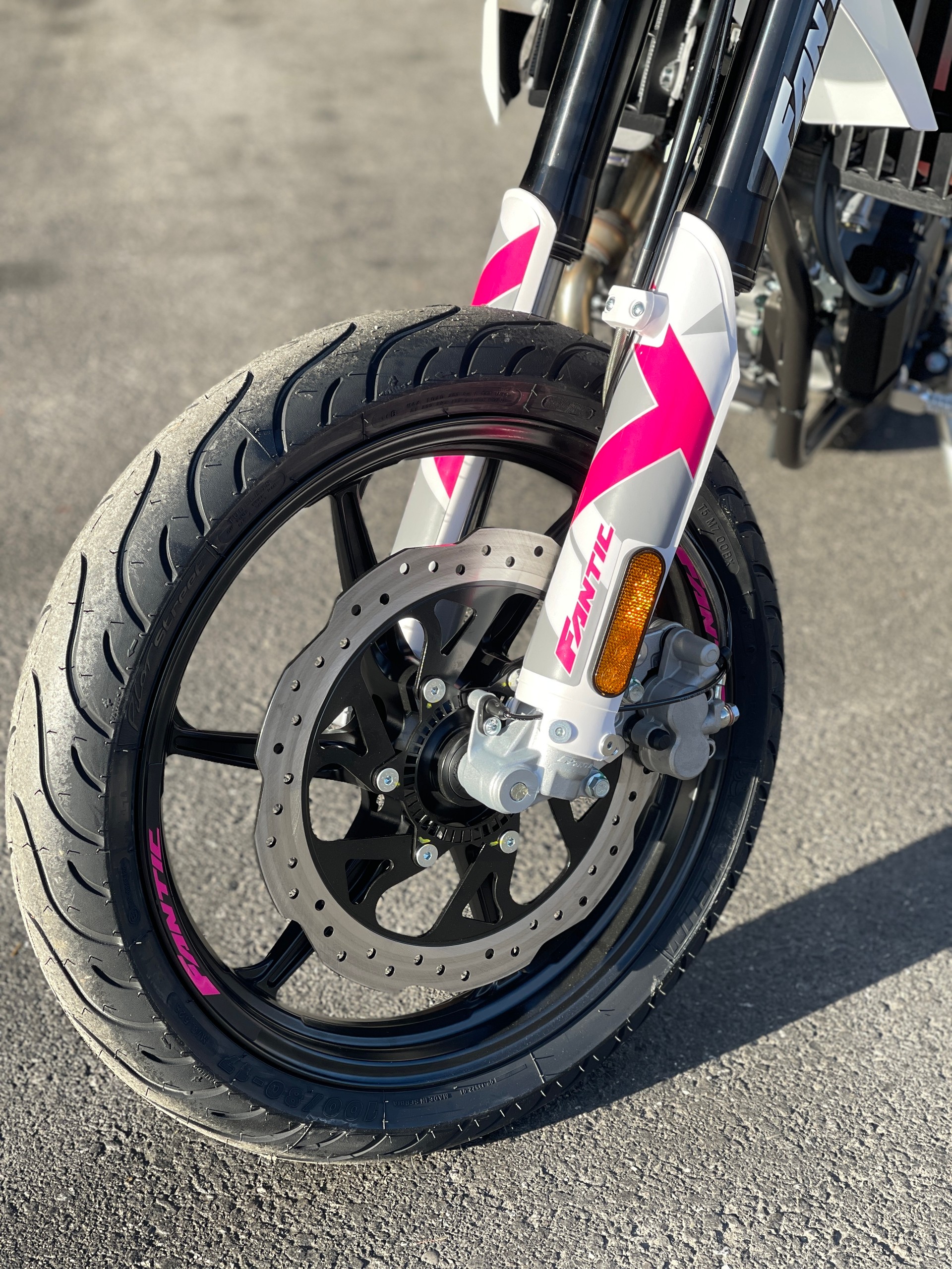 FANTIC XMF 125 Performance Pink Edition-image-6