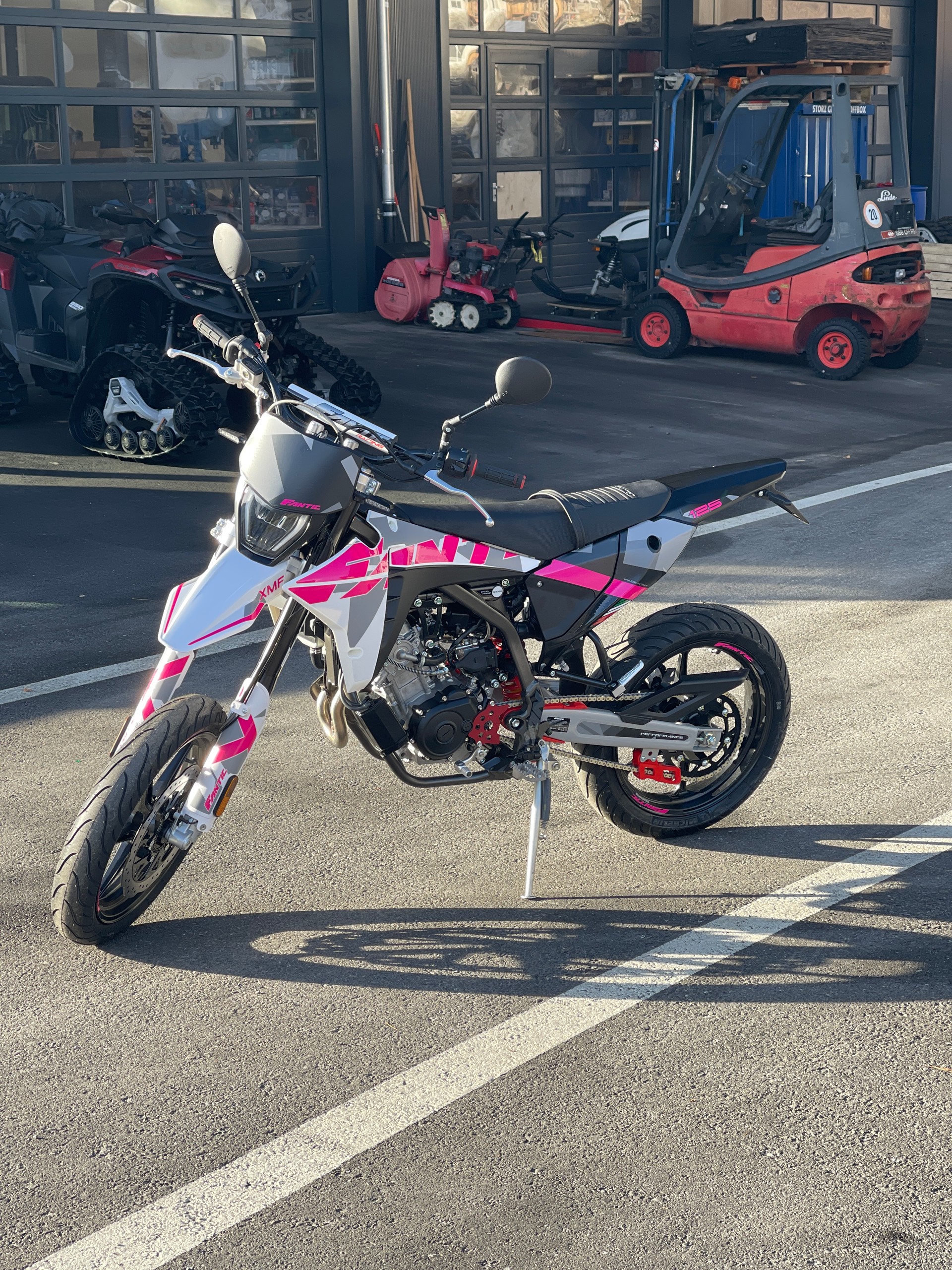 FANTIC XMF 125 Performance Pink Edition-image-2
