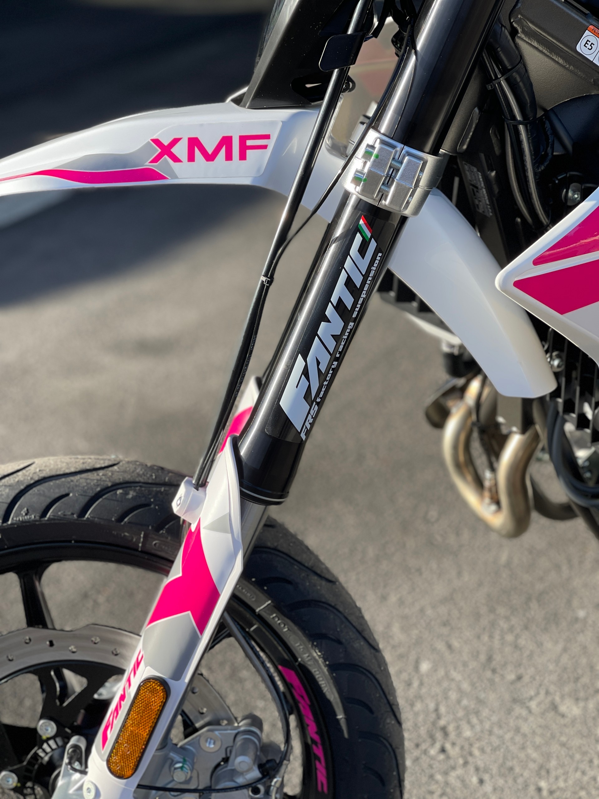 FANTIC XMF 125 Performance Pink Edition-image-5