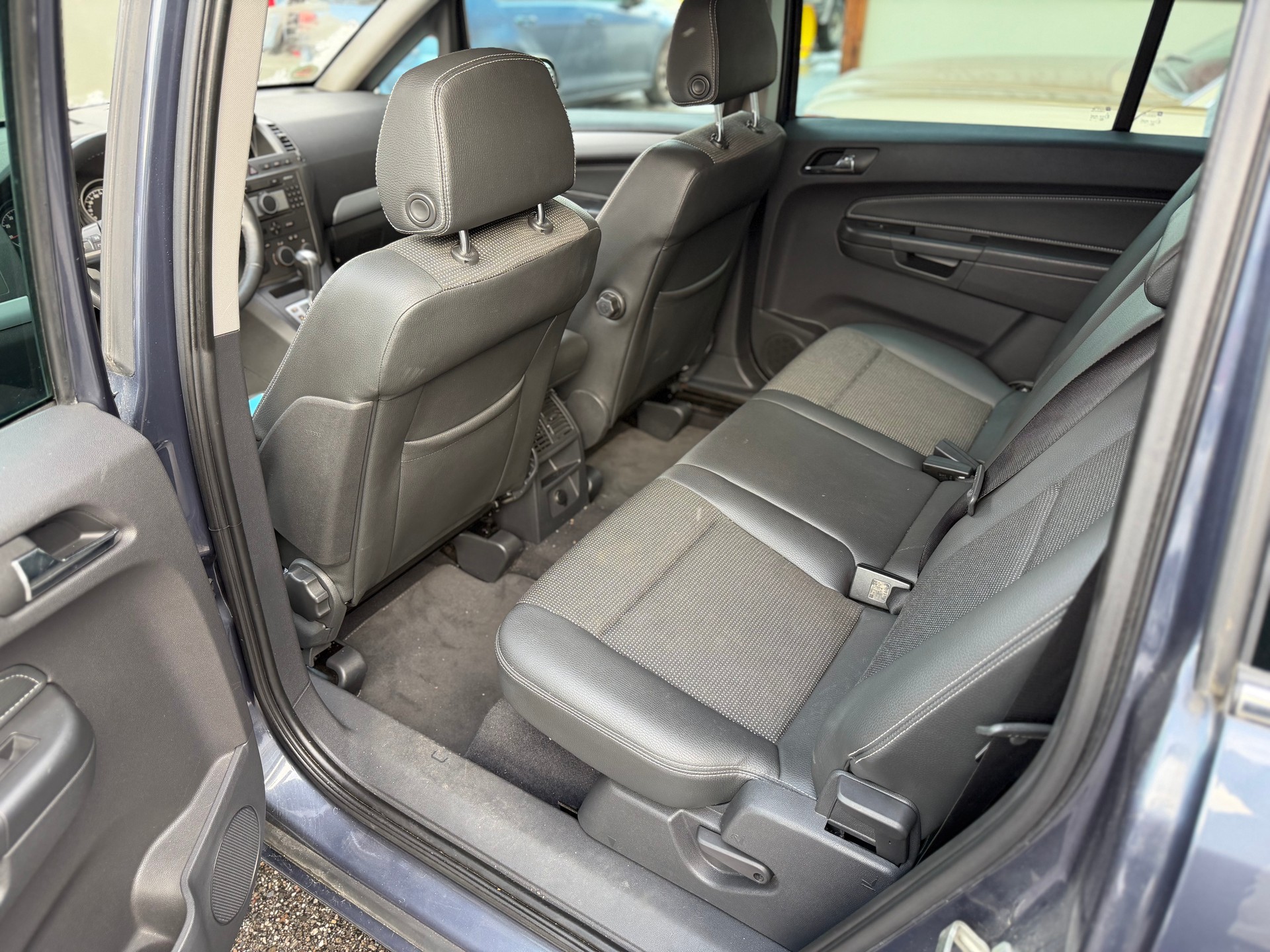 OPEL ZAFIRA-image-10