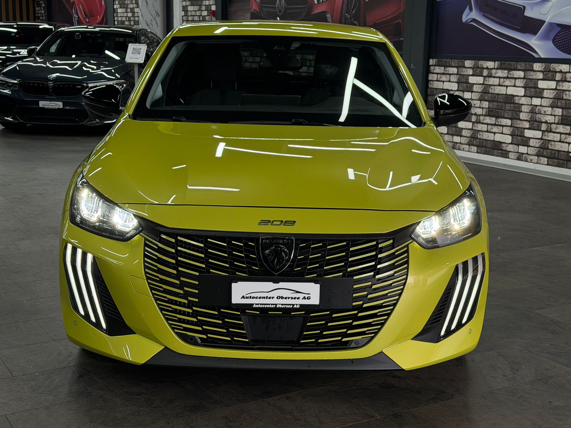 PEUGEOT 208 1.2 PureTech Allure-showroom-element-1