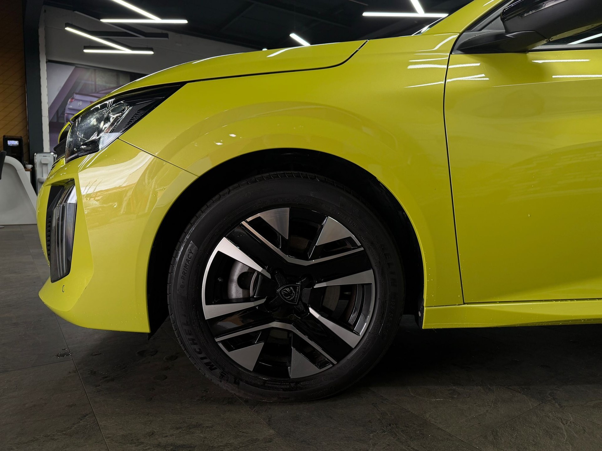 PEUGEOT 208 1.2 PureTech Allure-image-7