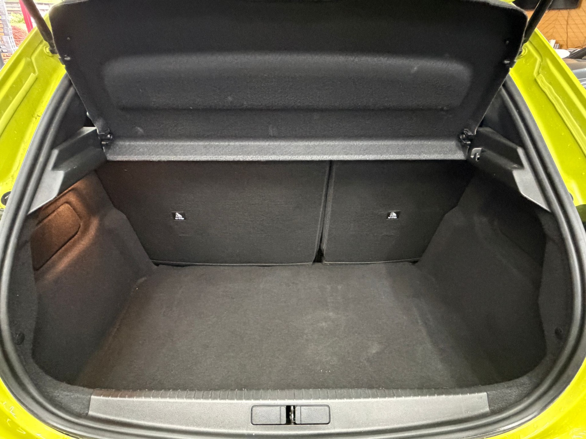 PEUGEOT 208 1.2 PureTech Allure-image-19